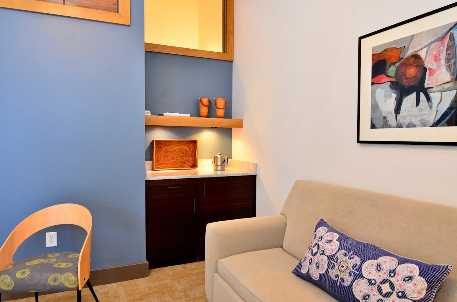 Suite sitting area