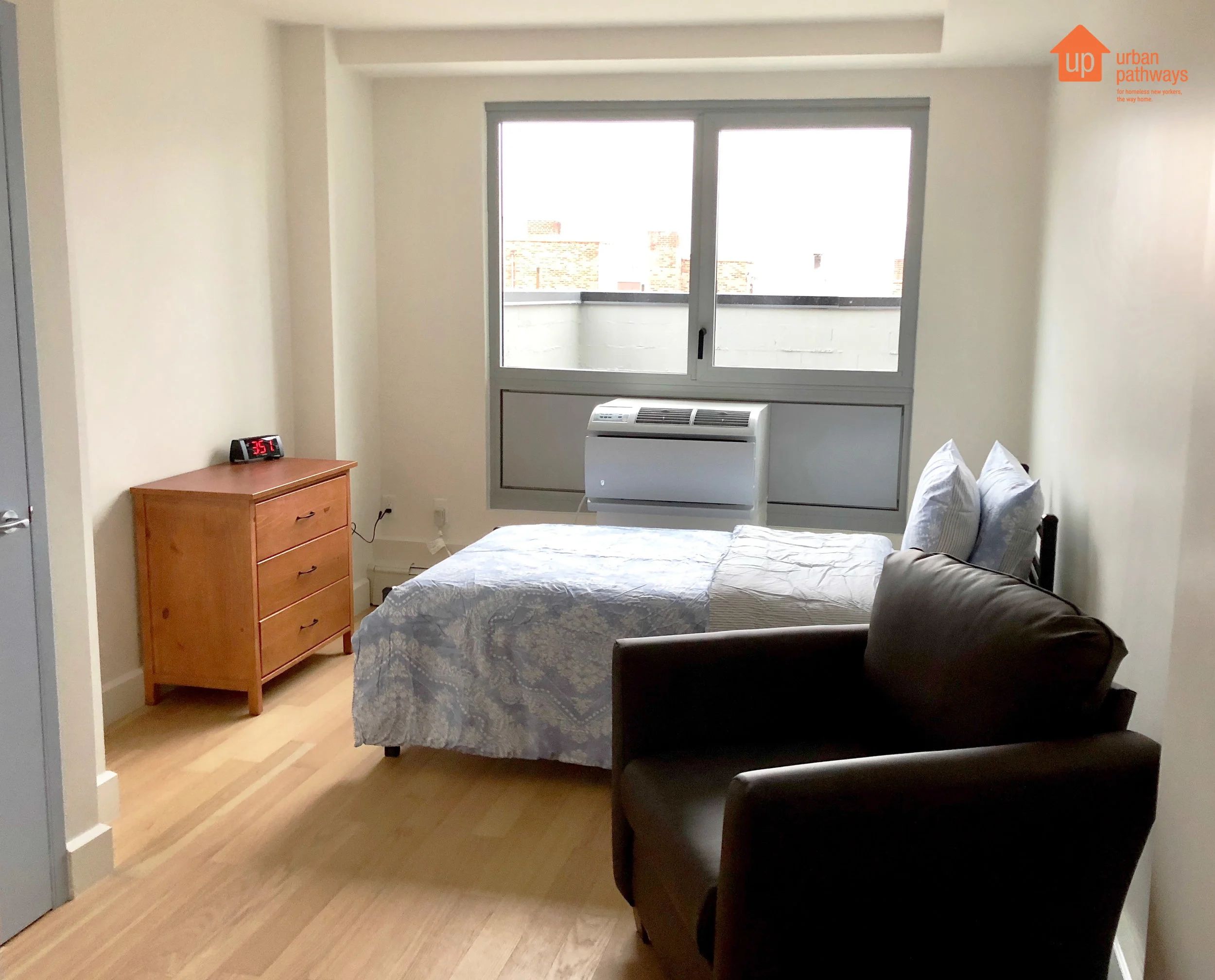 100thStMovein2.jpg