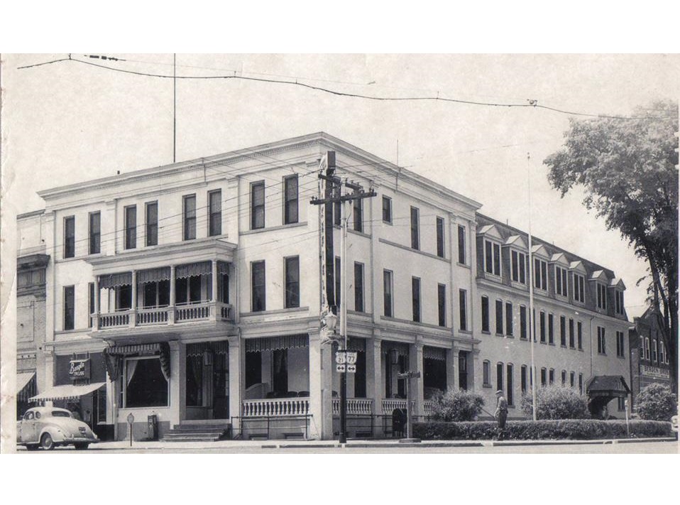 Old Wakefield Hotel.jpg