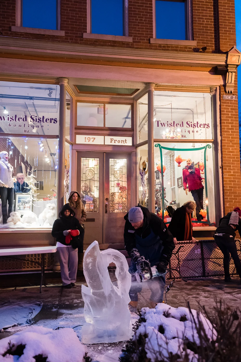 Knobel_FirstFridaySBR_010617-10.jpg