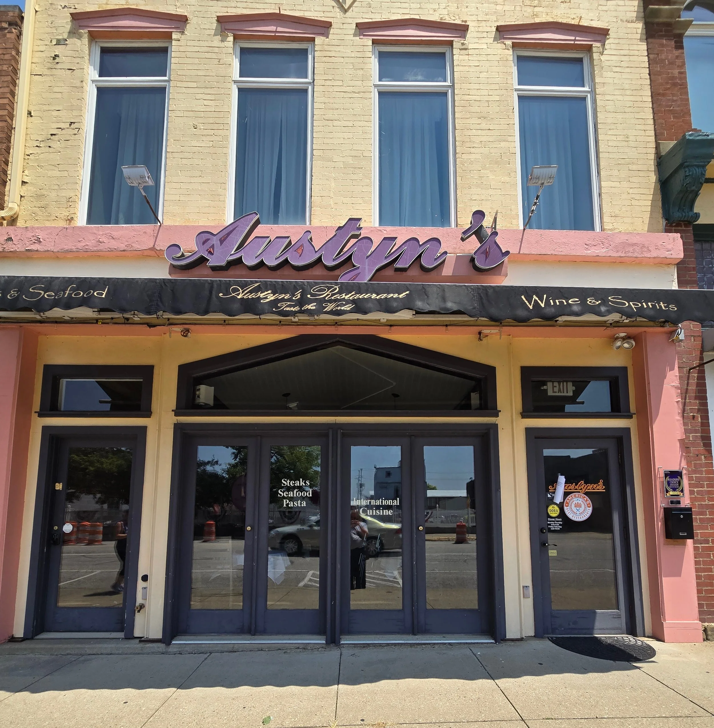 Austyn's Restaurant &amp; Lounge