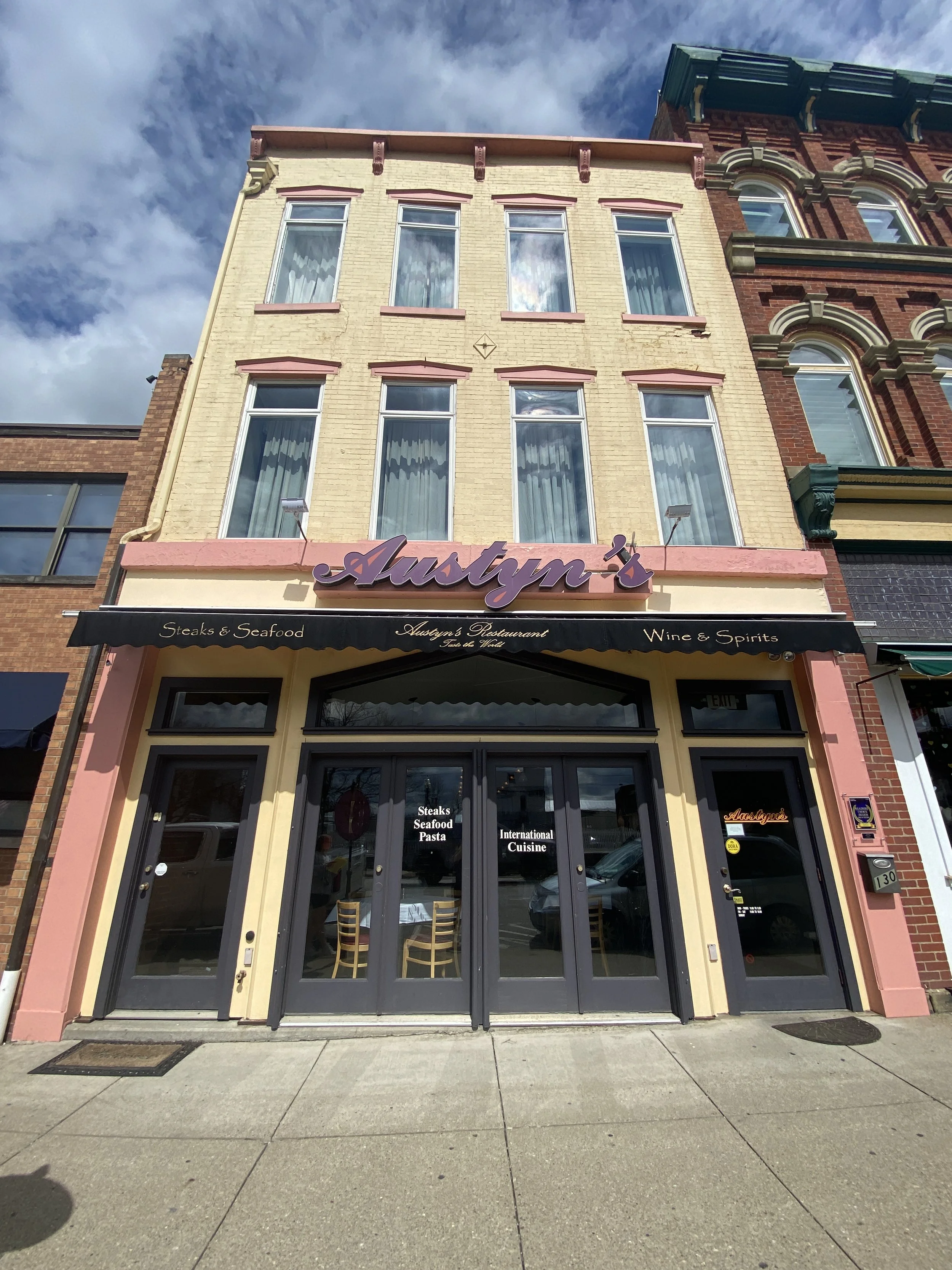 Austyn's Restaurant & Lounge — Marietta Main Street