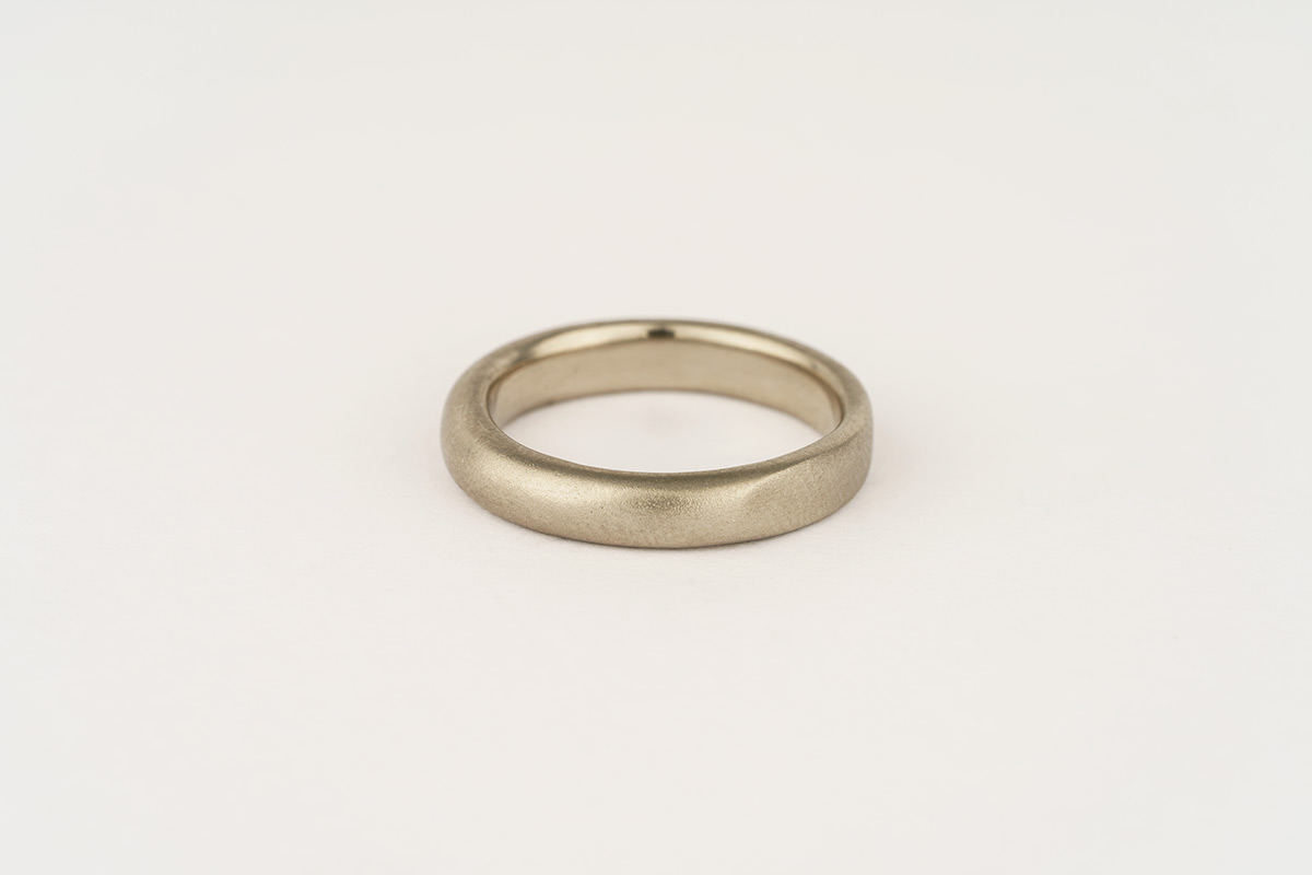  14ct white gold band | half flat / half rounded with satin finish 