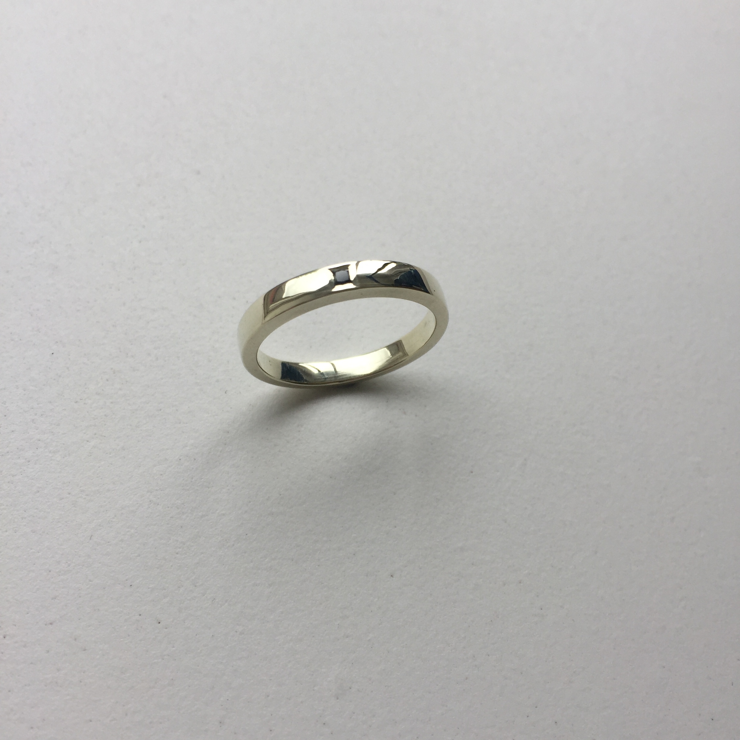  9ct white gold ring | flush set with a black princess-cut diamond 