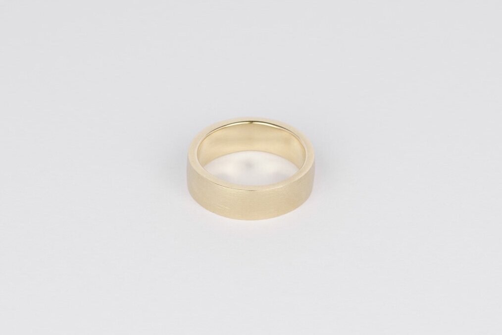  Fairtrade 9ct yellow gold band with light linear texture 