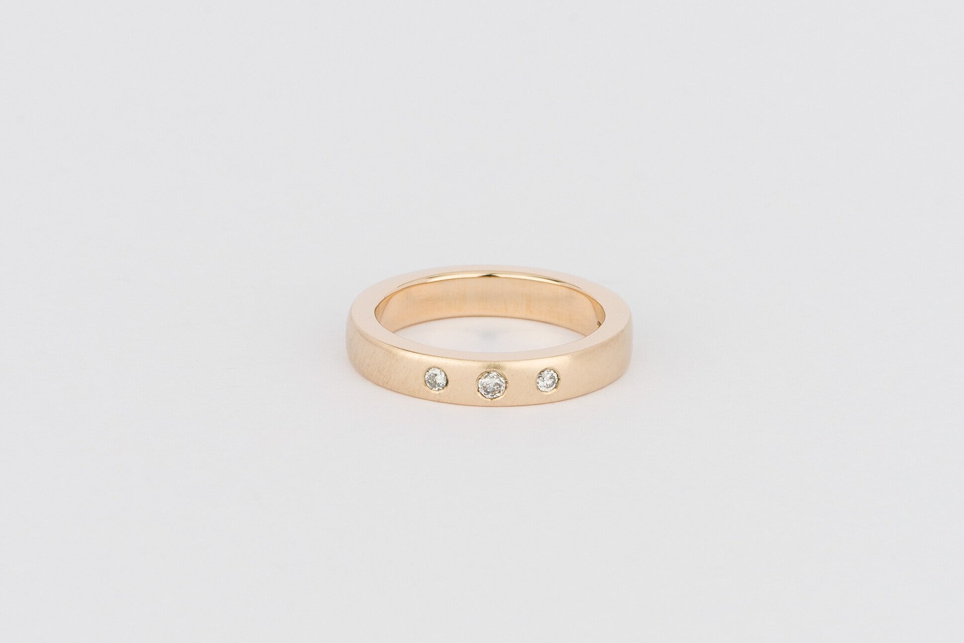  Recycled 9ct yellow gold ring set with customer’s own diamonds 