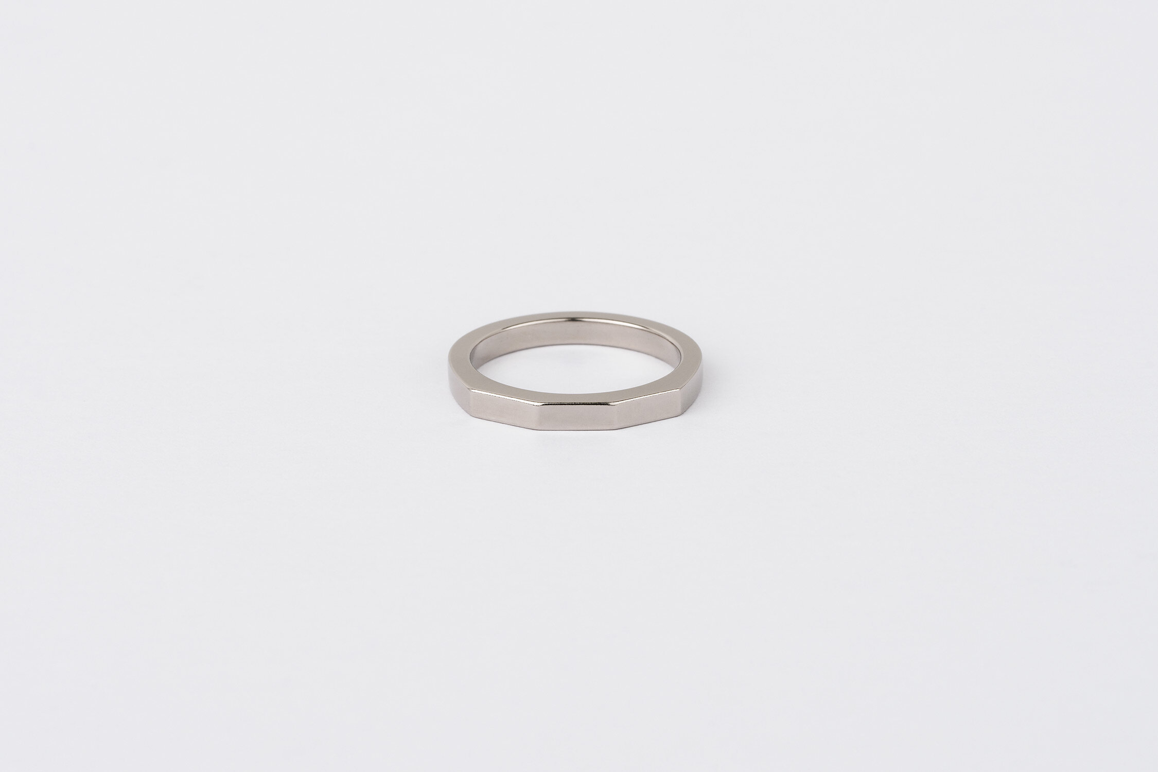  Fairtrade 18ct white gold minimal 3 faceted ring 