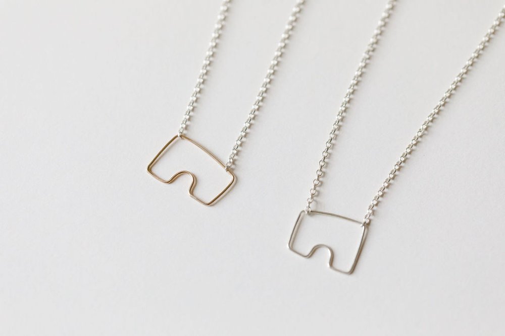 Arch Frame Necklace