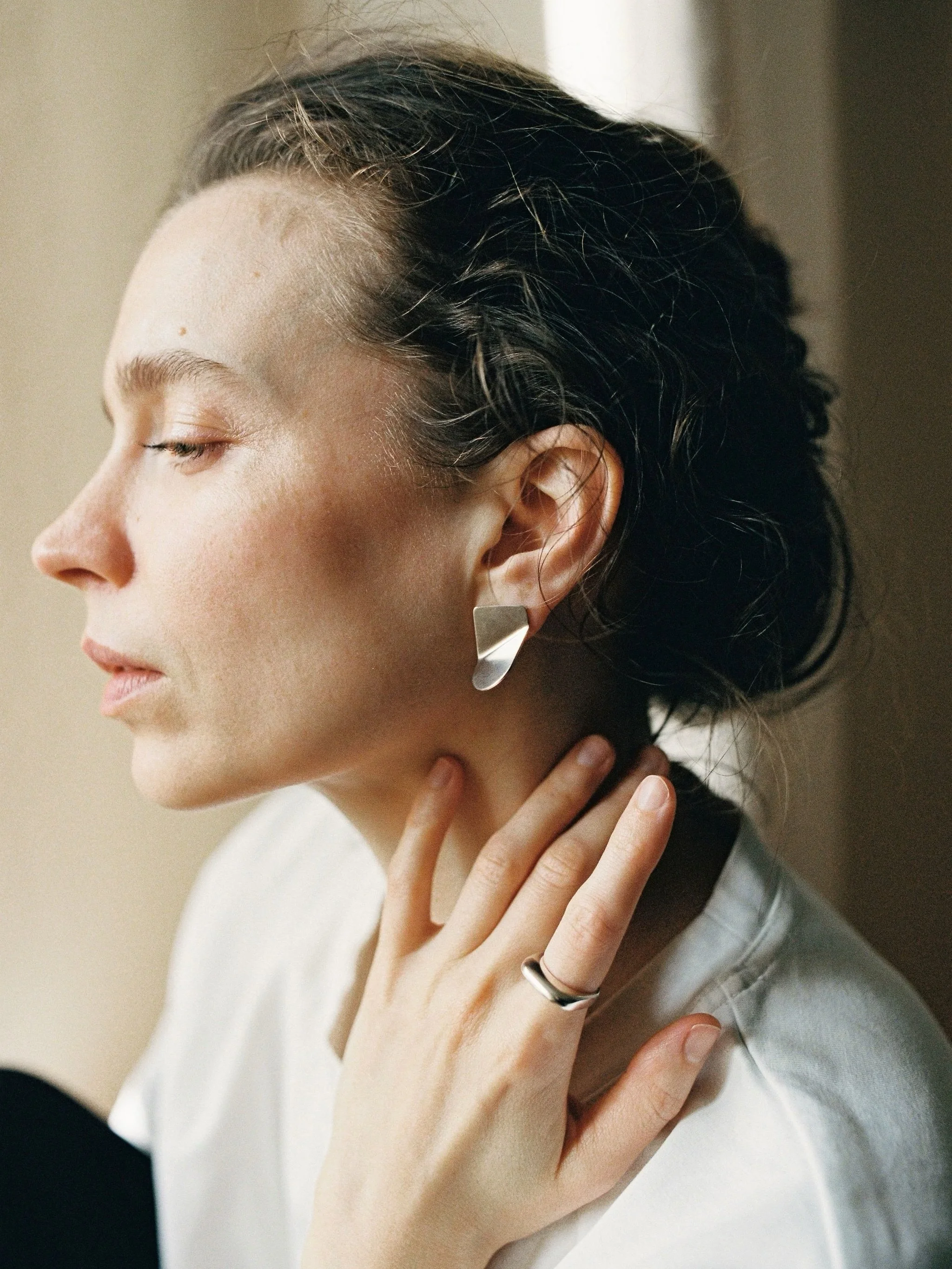 Some gorgeous film scans from my latest shoot with @caroweissphoto and @_katie.james 🩶

I love the texture, depth and slightly unexpected quality of film - a different feel from digital photography. A few familiar pieces, seen a little differently.
