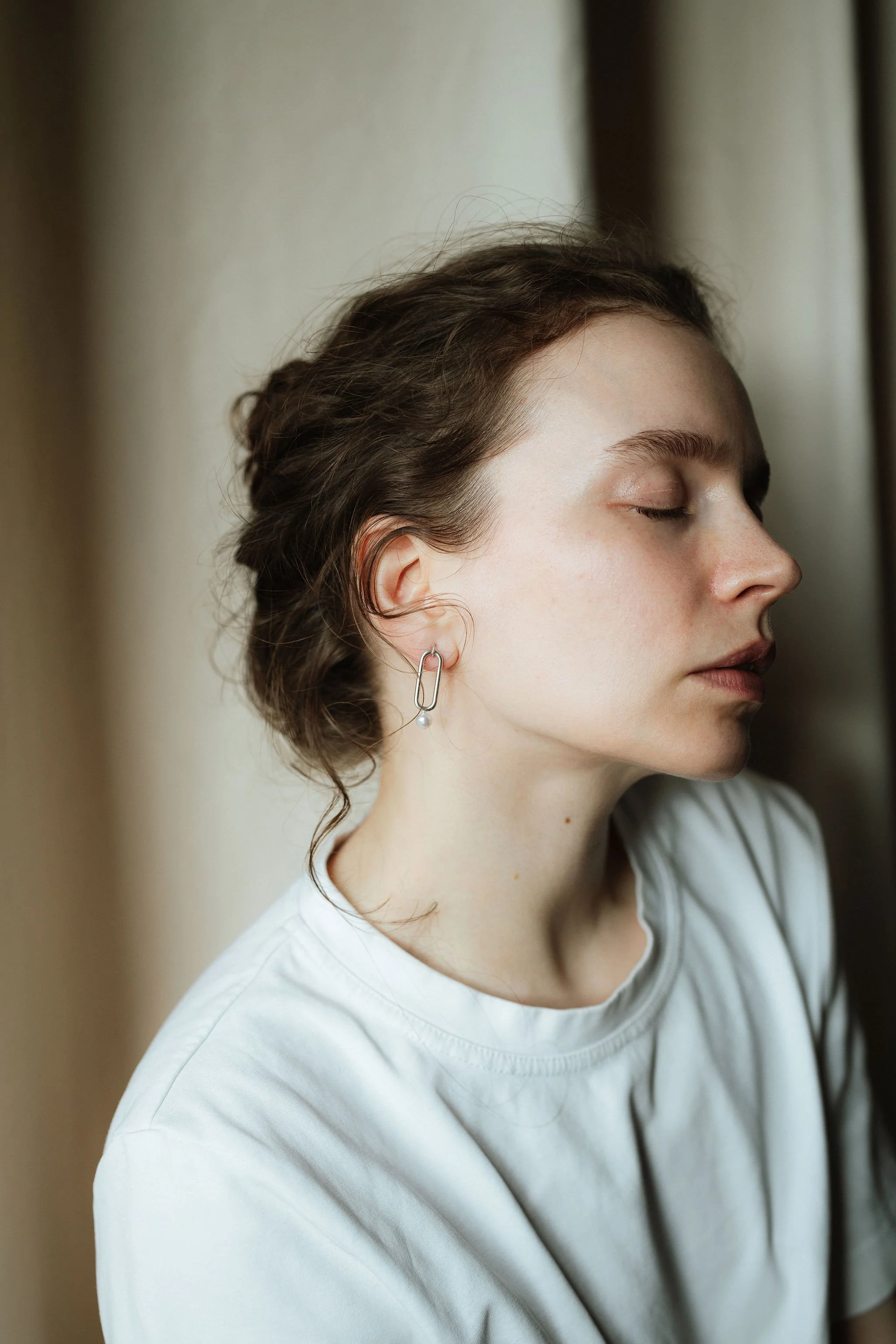 small-pearl-link-earrings-model-2-lowres.jpg