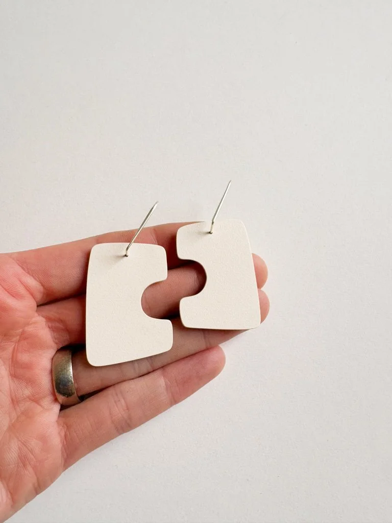 still-life-arch-white-hand-2.jpg