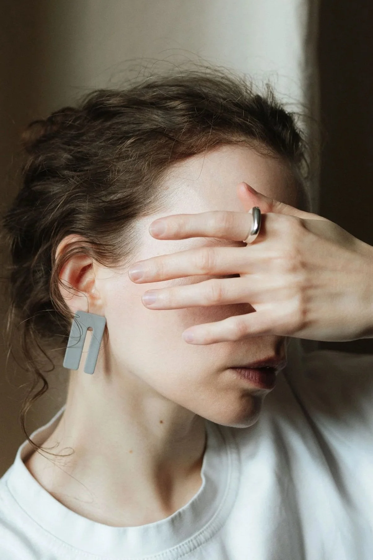 slot-earrings-grey-dome-ring-model-lowres.jpg