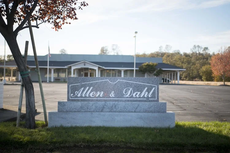 Allen & Dahl Funeral Chapel Obituaries