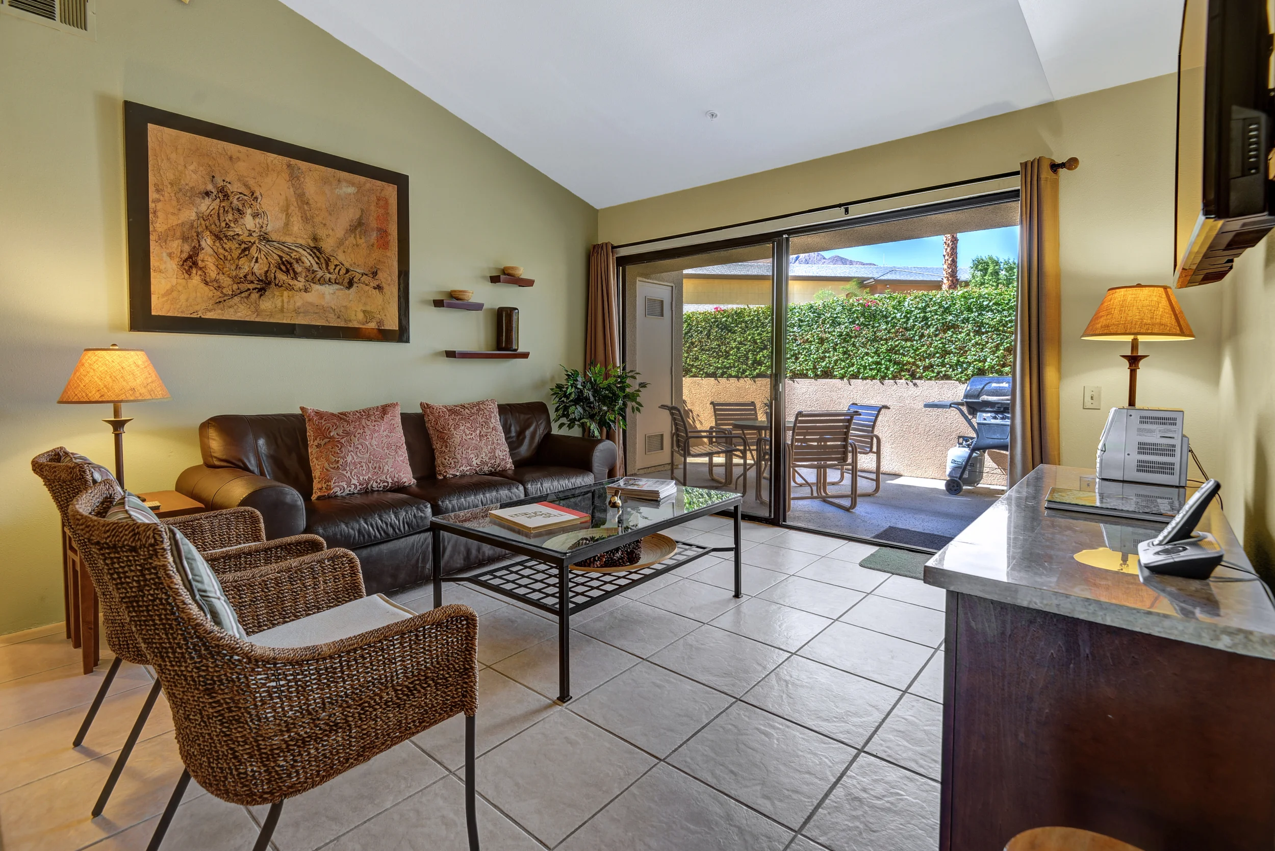 LIVING ROOM TO PATIO R.jpg