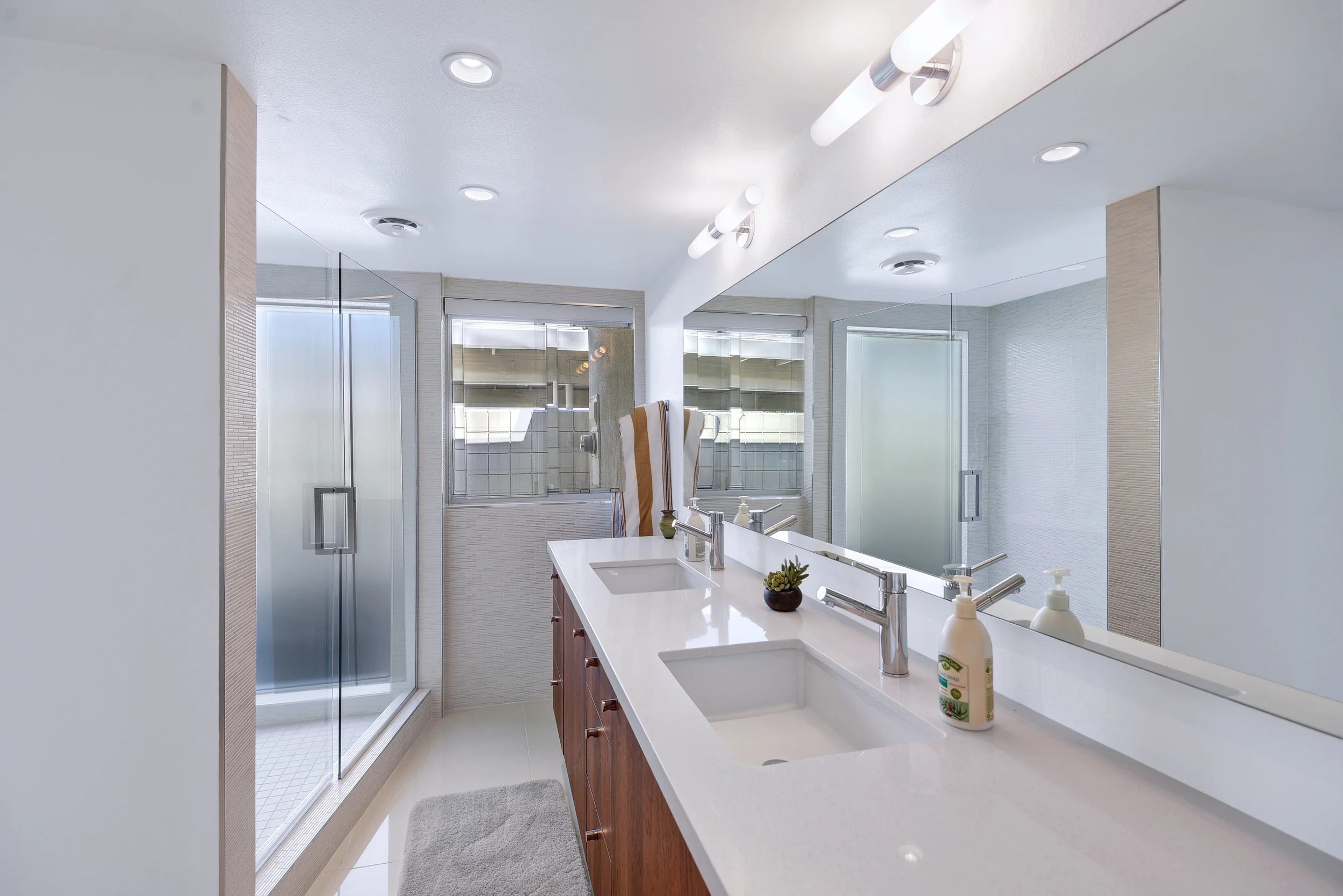 MASTER BATHROOM.jpg