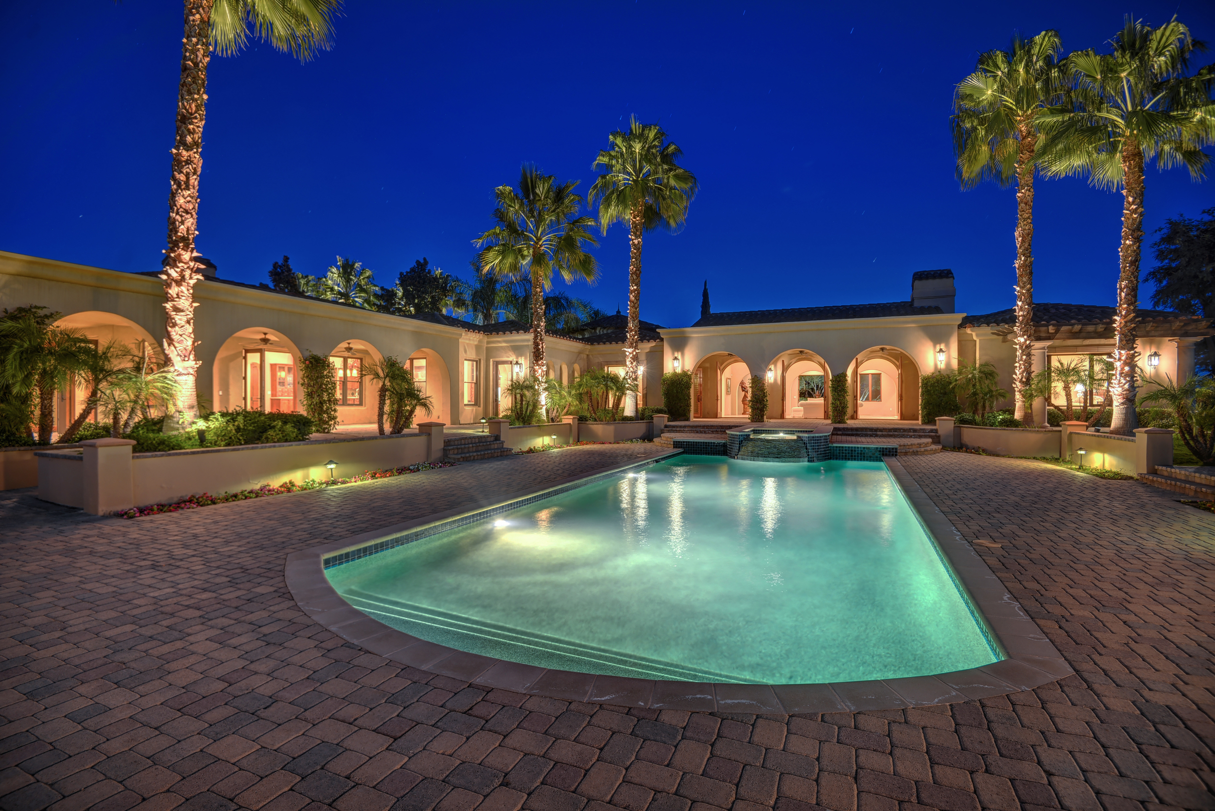 POOL AND HOUSE ANGLED NIGHT.jpg