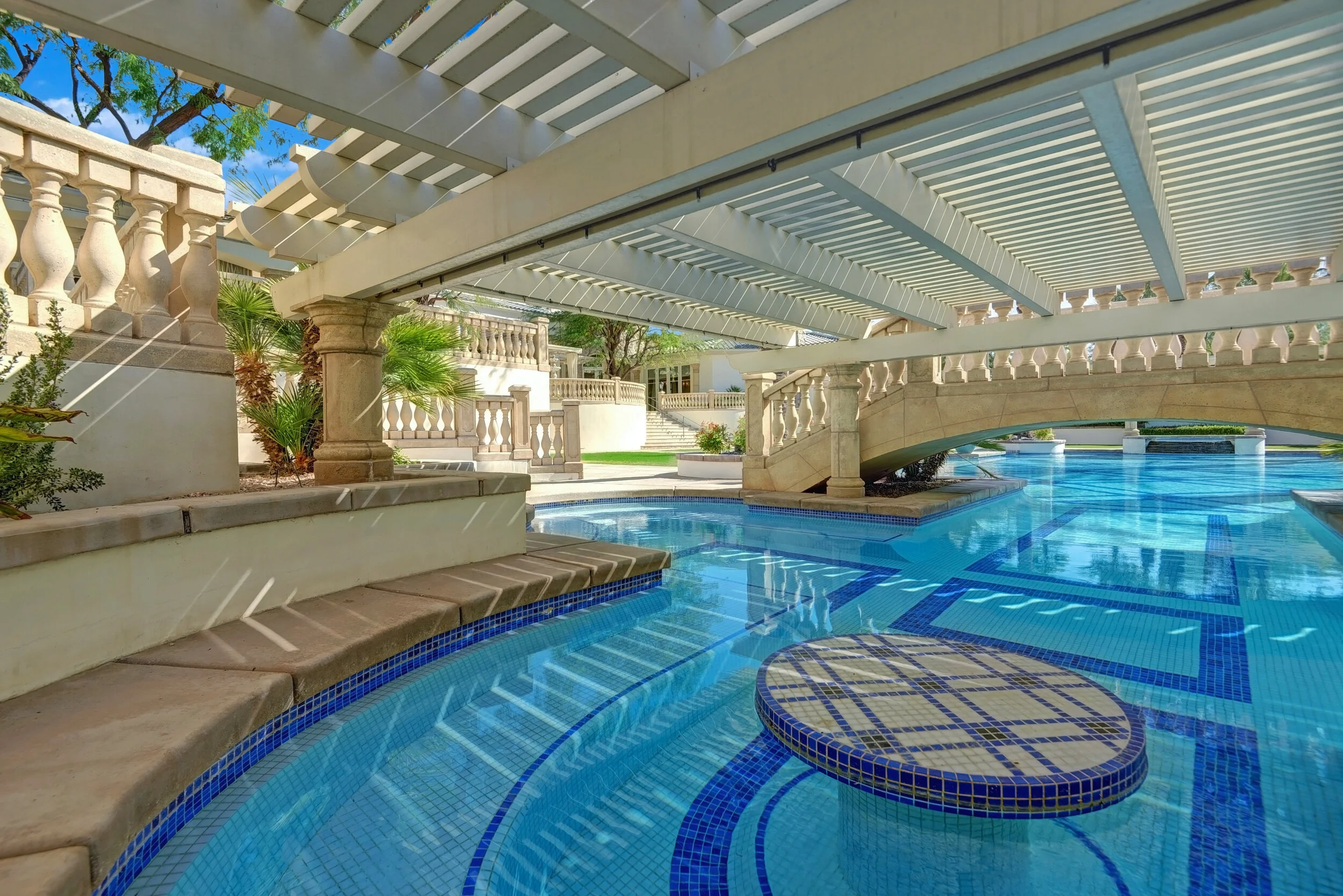 SWIM UP BAR.jpg