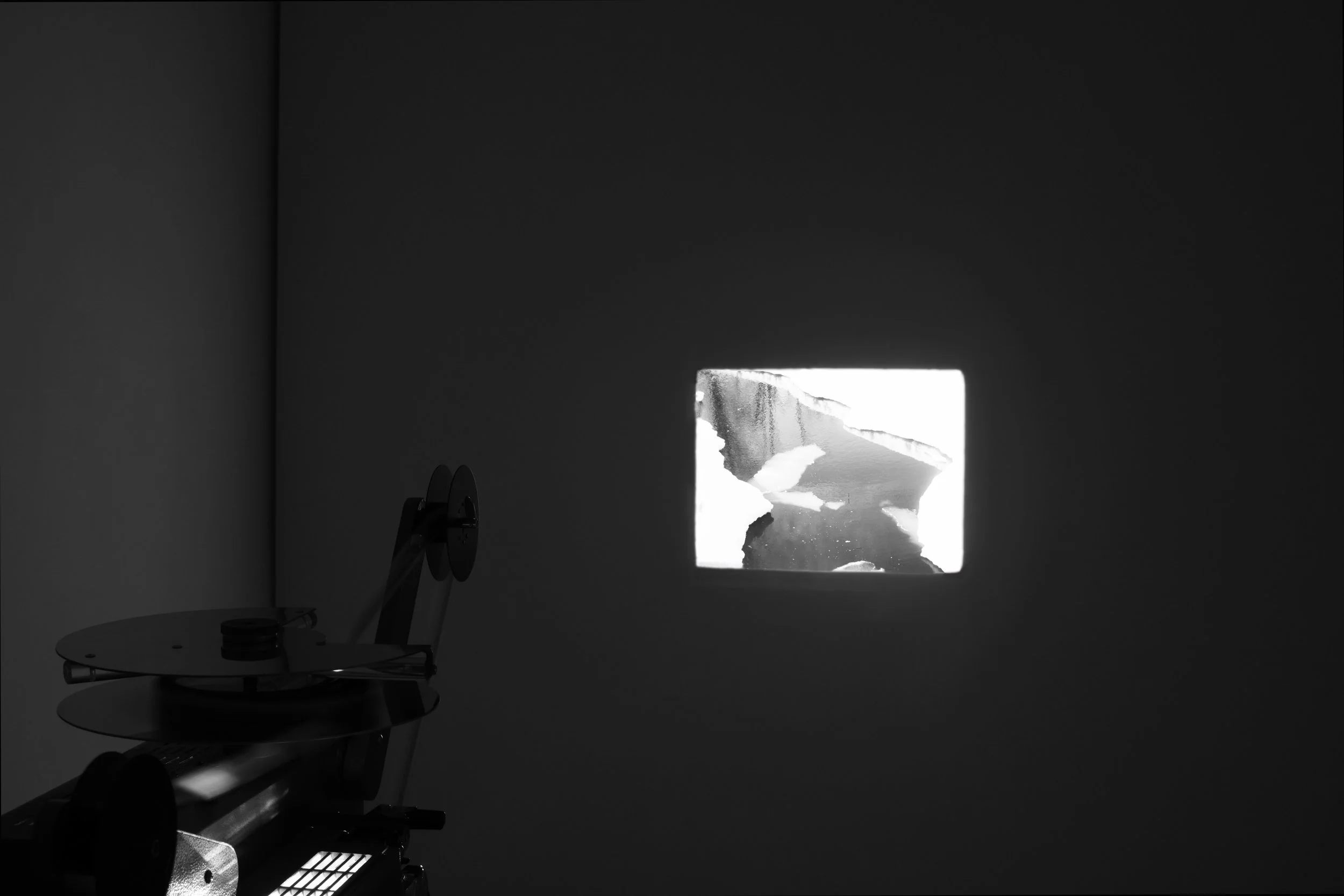 Wasserflut 2018, 1’30’’, 16mm, projection, loop