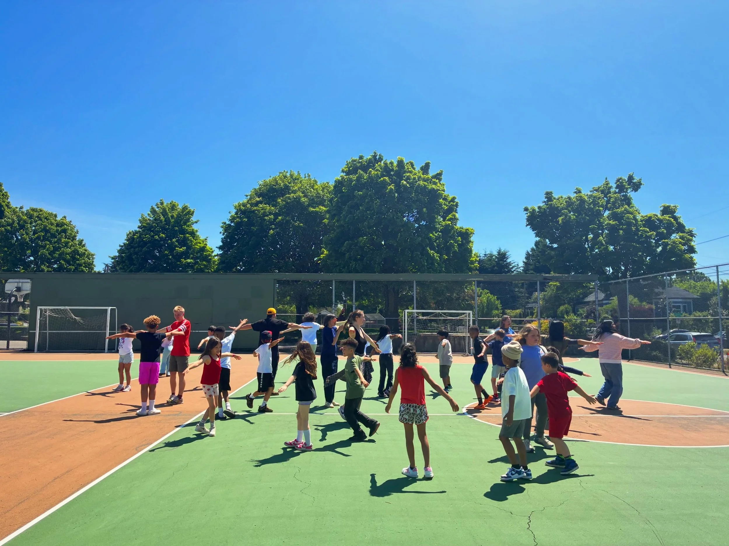 Some pictures from our most recent workshop with Amanda and Tia out in the sun ❤️🕰️🌞