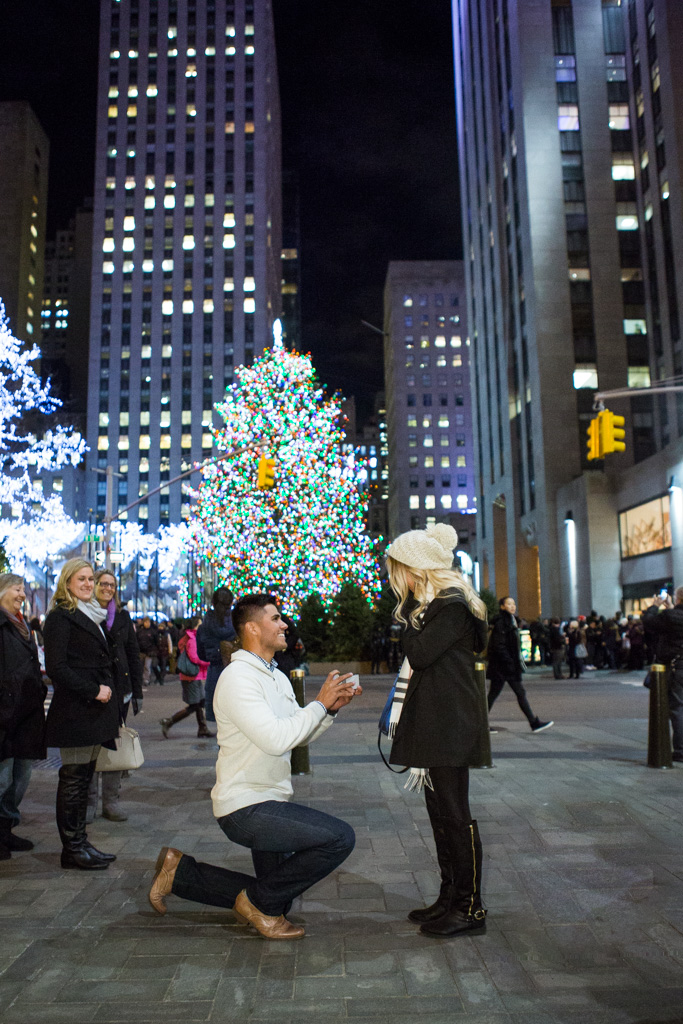 This guy is the fucking worst. Real original bro - you are the one millionth person to propose at Rockefeller Plaza. Also, extra points for doing it in public where she pretty much can't say no.