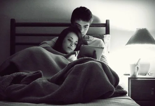 Says he's too busy to train. Watches Netflix with girlfriend all night. Two problems here: One, you skipped training to hang with your girlfriend. Two, obviously this means your girl doesn't lift.