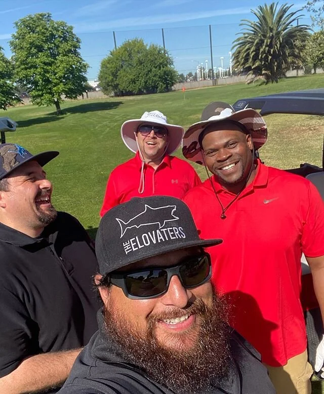 Today&rsquo;s coaches meeting was a success. No, we did not call each other before hand about color coordination. 😃😃😂😂🤣🤣
#footballcoachesplayinggolf #BVBroncos #brothersforlife #golf #hagenoaks