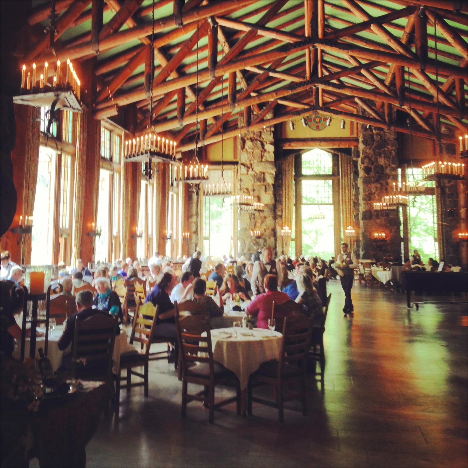 THE MAJESTIC YOSEMITE HOTELDINING ROOM