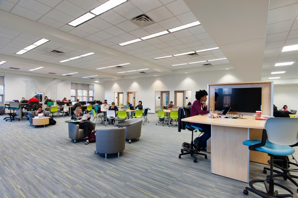 Flexible furnishings support individual study and small group collaboration. 