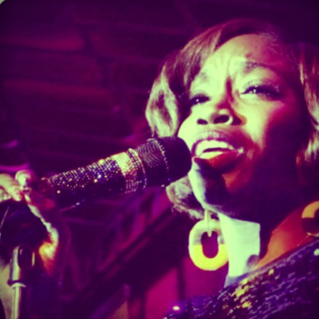 31 Estelle x Custom Microphone.jpg