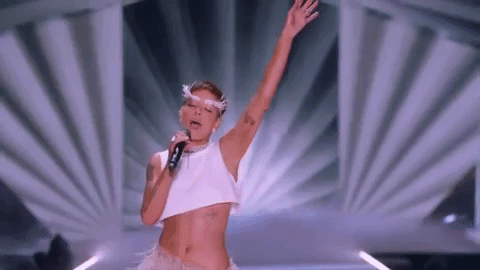 Fashion Wink GIF-source.gif