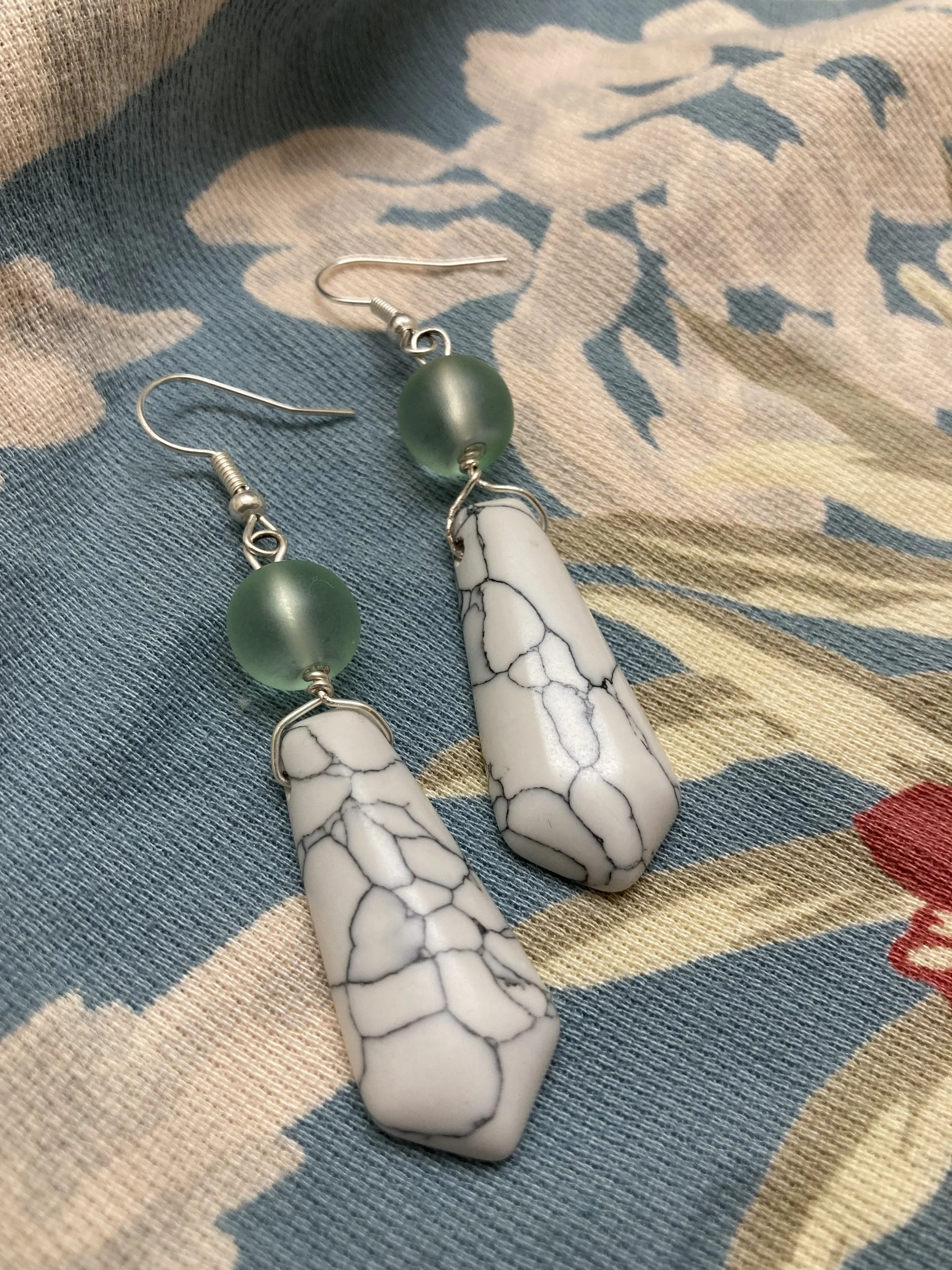faux marble w green bead earrings.jpg