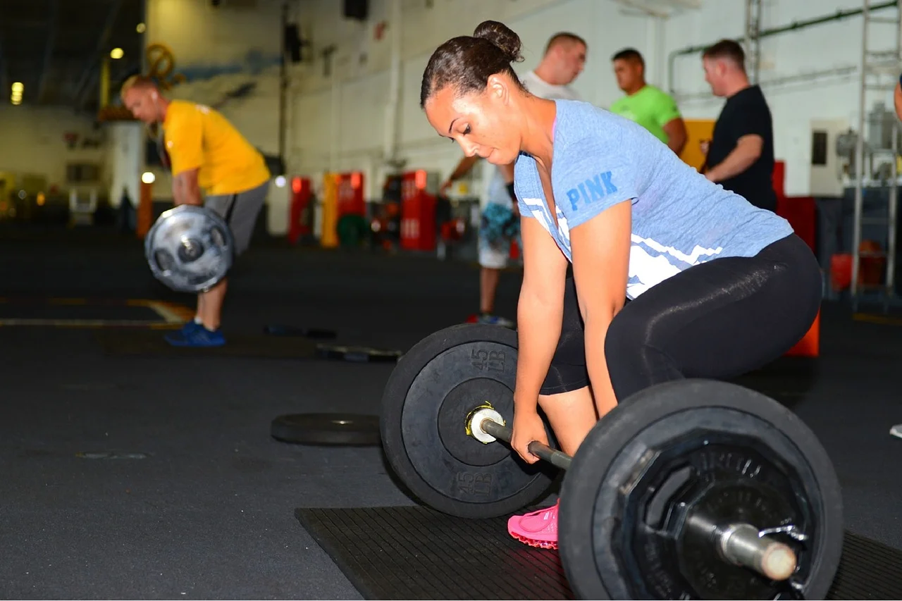 GIVEAWAY | 5 Reasons Why Women NEED To Lift Weights | 12 Days of ChristMASS | Day 6