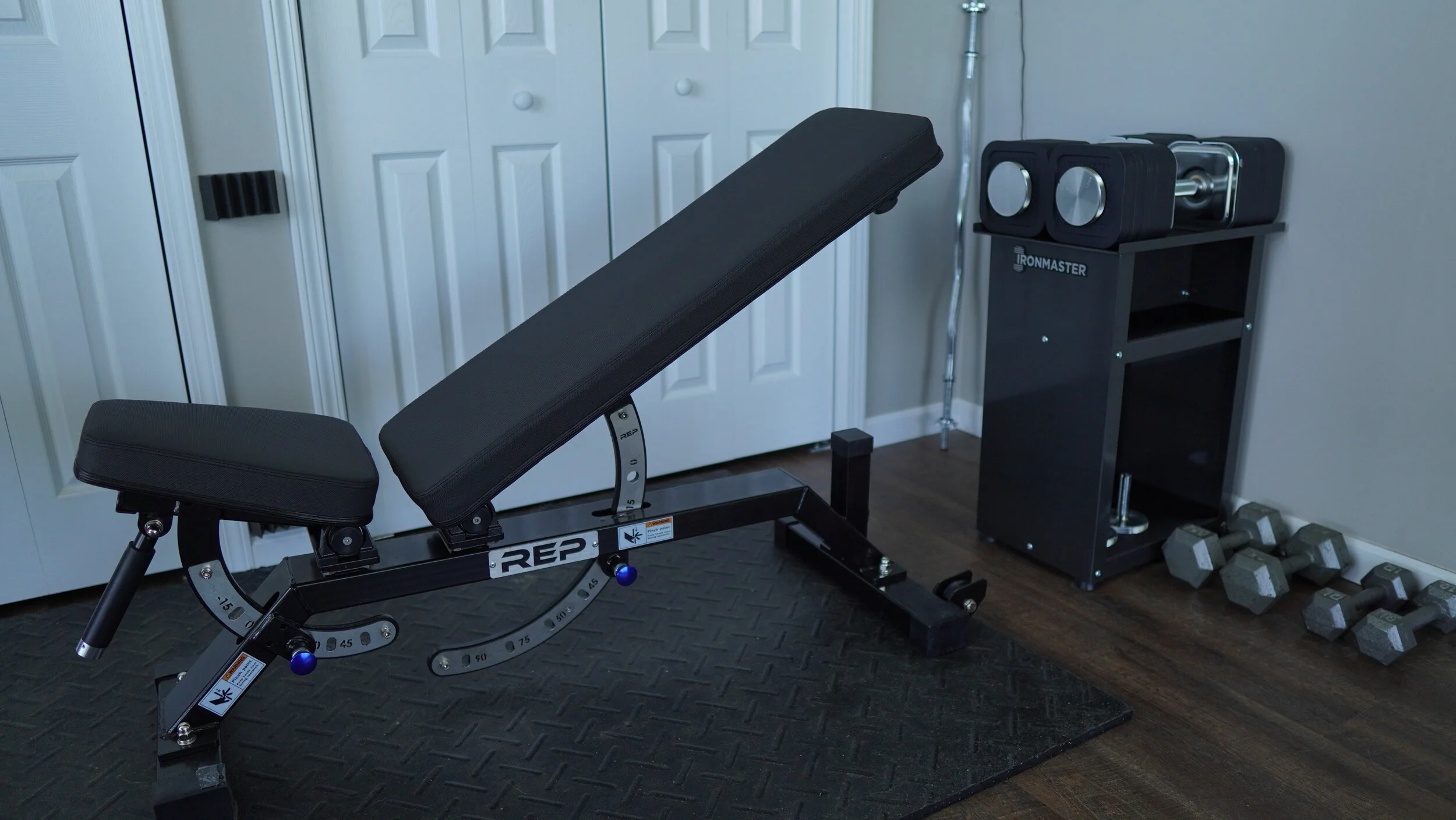 Best SMALL Home Gym - BEST Gym Equipment for Small Spaces (Video)