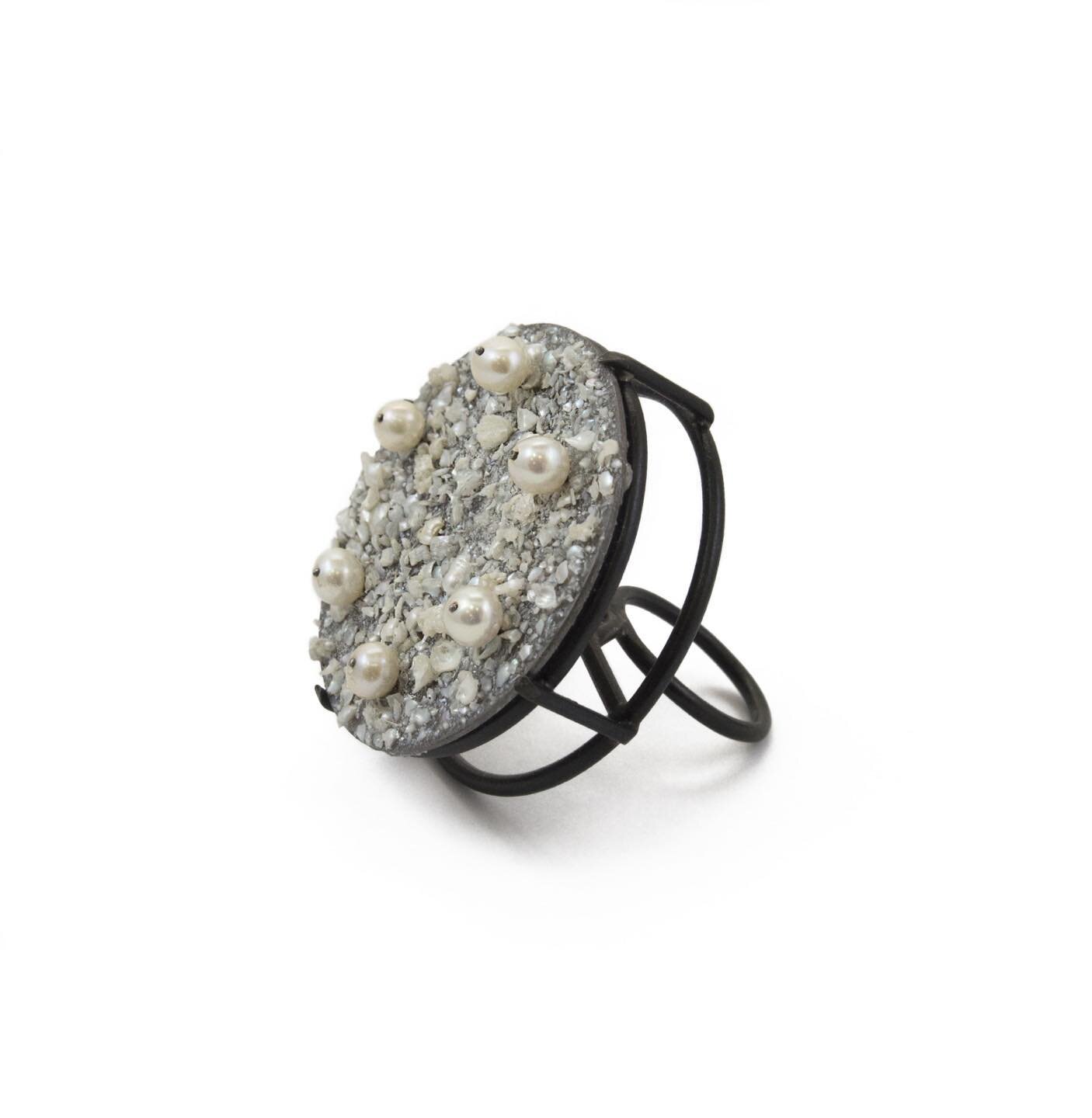 This pearl cocktail ring is an oldie but a goodie! It is made from mild steel and cultured pearls. Available on my website! 
-
-
-

#instajewelry #handmadejewlery #handmadecrafts #bespokejewelry #mainemade #madeinmaine #shopsmall #shoplocal #femalema