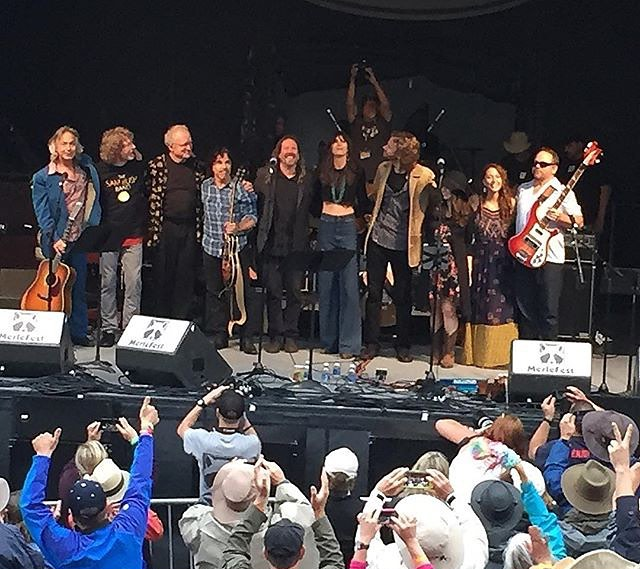 Bow time! L to R: Jim Lauderdale, Sam Bush, Chuck Hamilton, John Oates, Jason Crosby, Nicki Bluhm, James Nash, Noah Wall, Lindsay Lou, and Joe Kyle Jr.