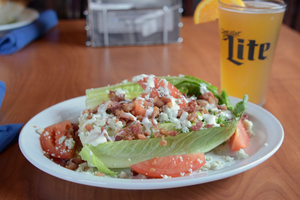 Lunch in Kenosha, sports pub lunch, outdoor dining Kenosha