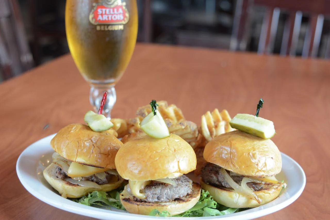 dinner in Kenosha, sports bar restaurant, outdoor patio dining