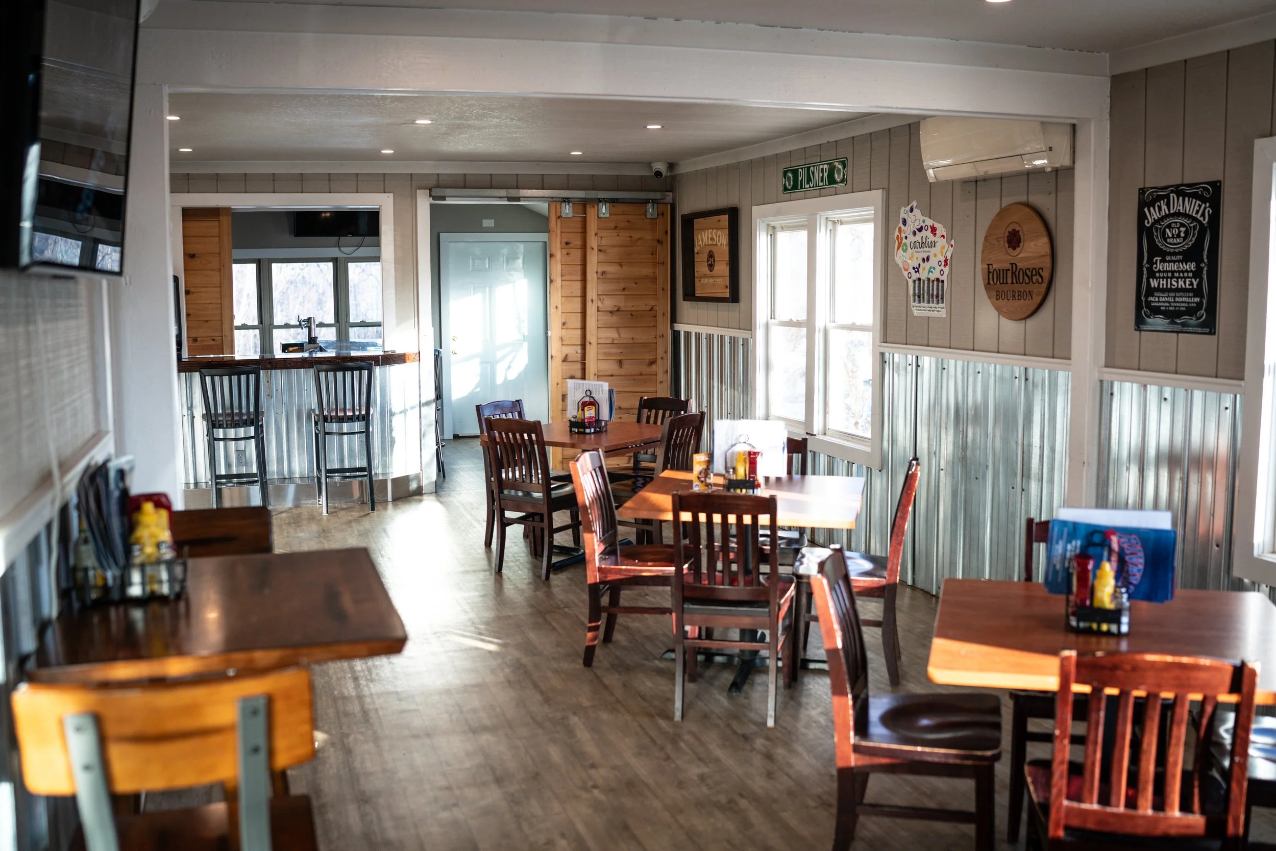 bar in Pleasant Prairie, sports bar Pleasant Prairie WI, outdoor bar Pleasant Prairie WI