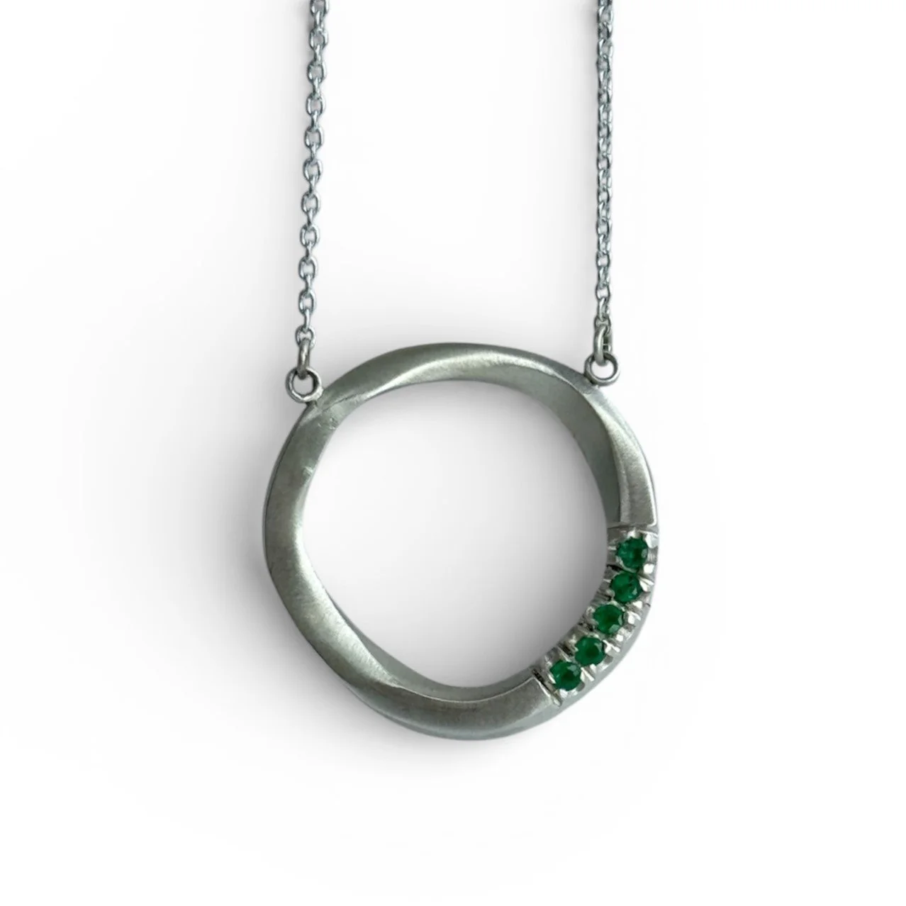 collar esmeraldas frente.JPG