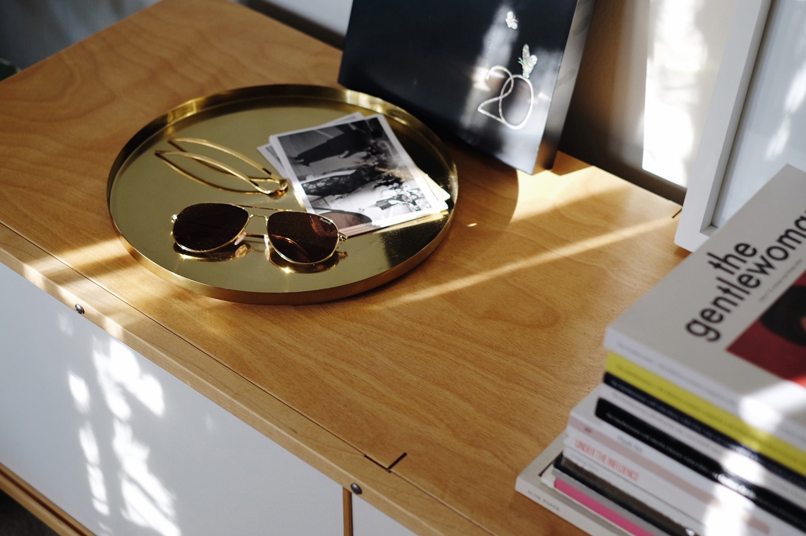 ILLESTEVA Sunglasses (More here ) / SYLVAIN LE HEN Hair Pin