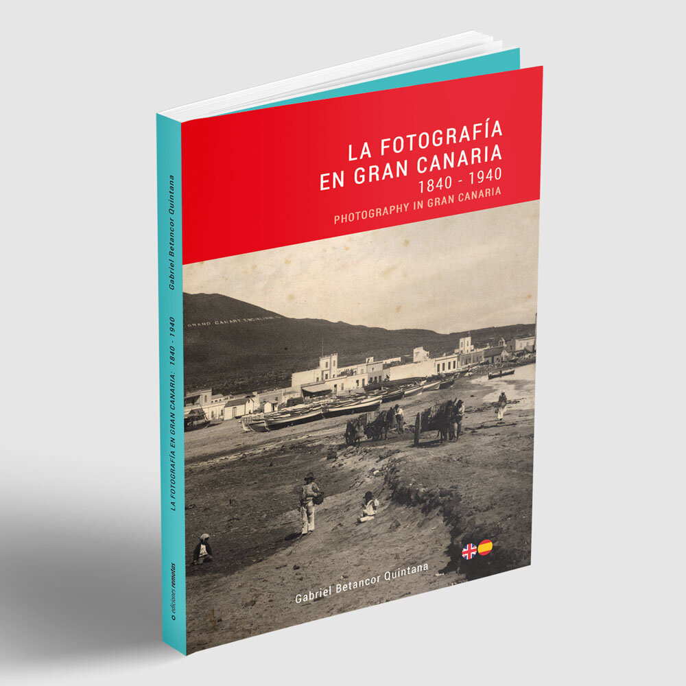 Book_Mockup_5 libro foto gran canaria cuadrada.jpg