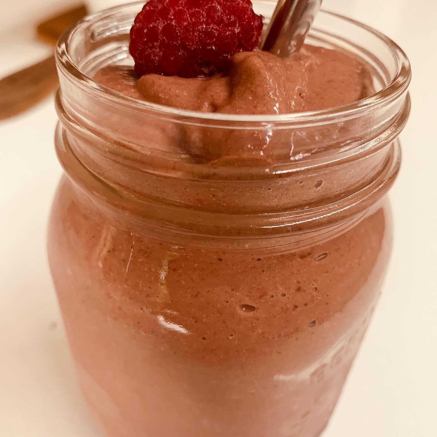 Smoothies are a great way to increase your daily fruit and vegetable intake and to recover from your at home workout session. Looking for smoothie base inspo beyond spinach and banana? See link in bio for my Tart Raspberry Smoothie recipe.