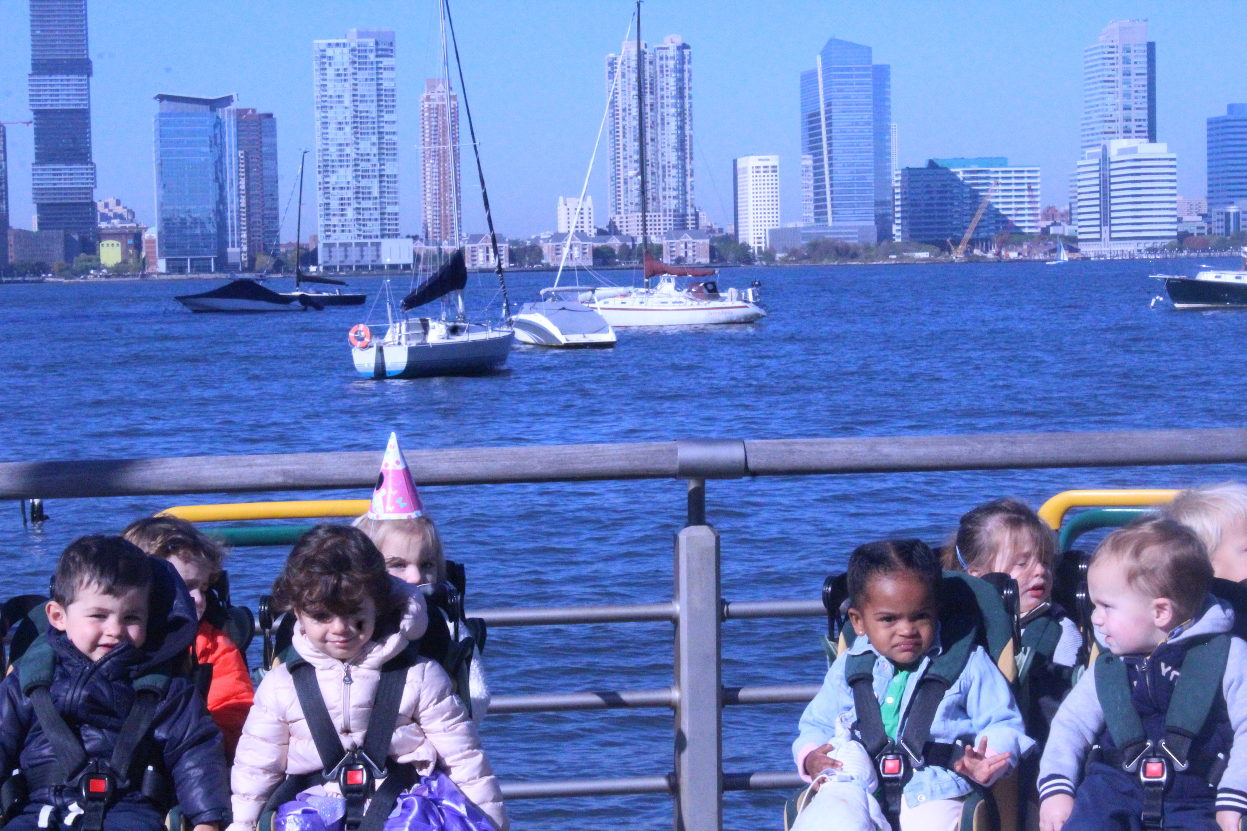  We've taken a keen interest in transportation as of late to we took a walk to the Hudson River to check out the boats!  "Woah!"  "Boats!"  "Agua!"&nbsp; 