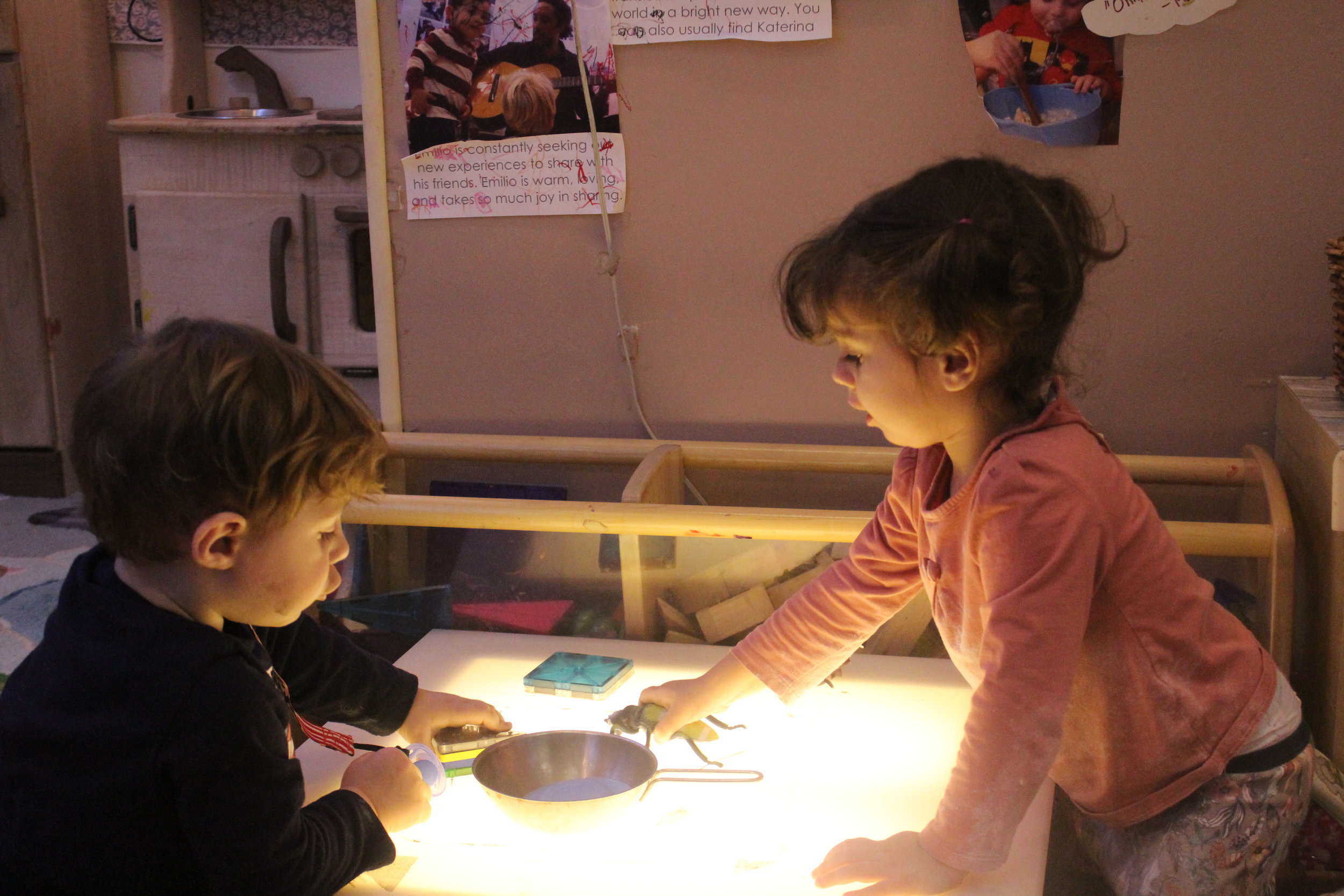  Making connections and fostering friendships at the light table. Engaging in emerging cooperative play skills yet again, bravo Max and Nina! 