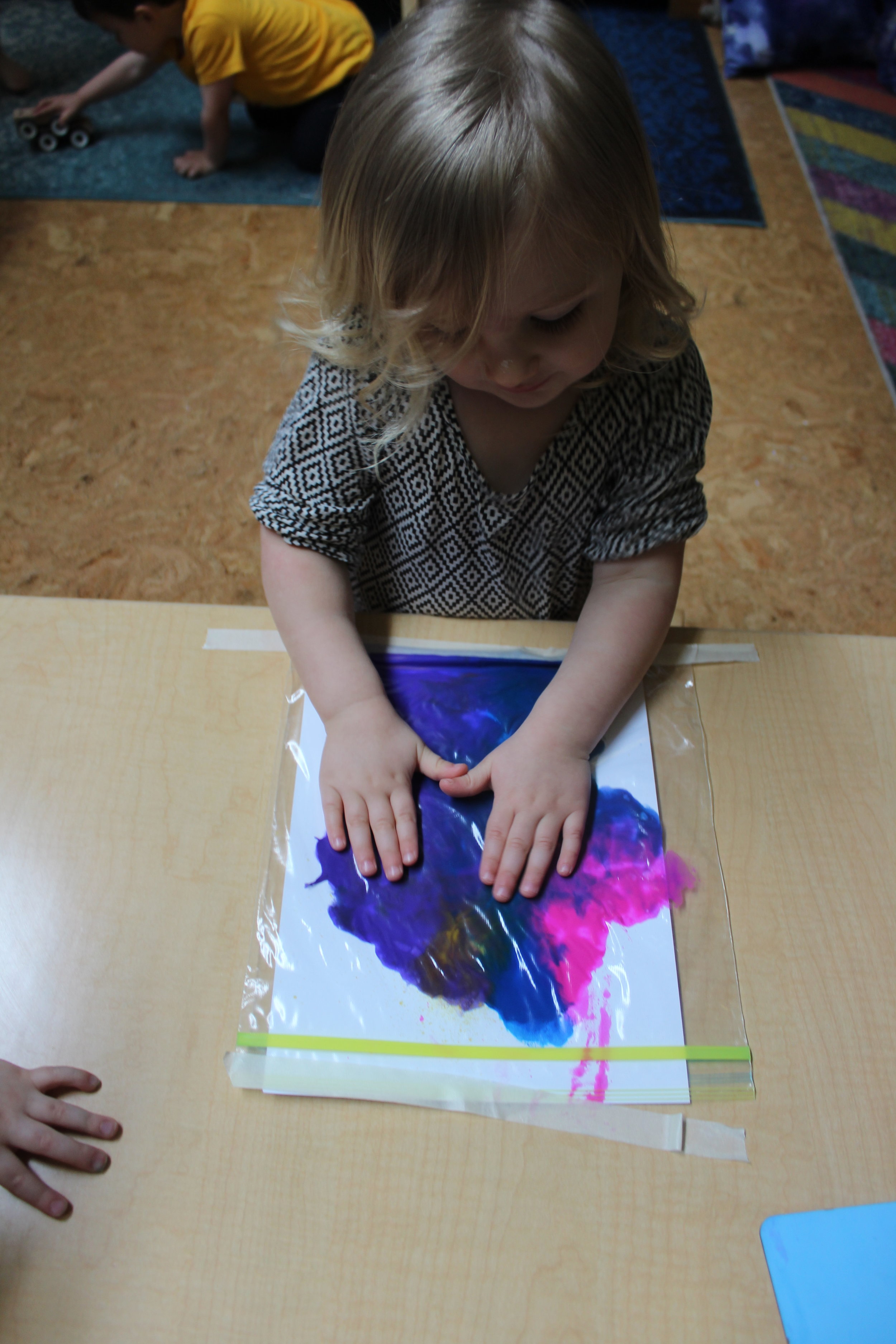  Ziploc painting is a color, sensory, imagination, and fine motor skills all in one fun activity.&nbsp;&nbsp; Fine motor skills are those that require the ability to use and coordinate small muscle groups.&nbsp;&nbsp; Giving children opportunities to