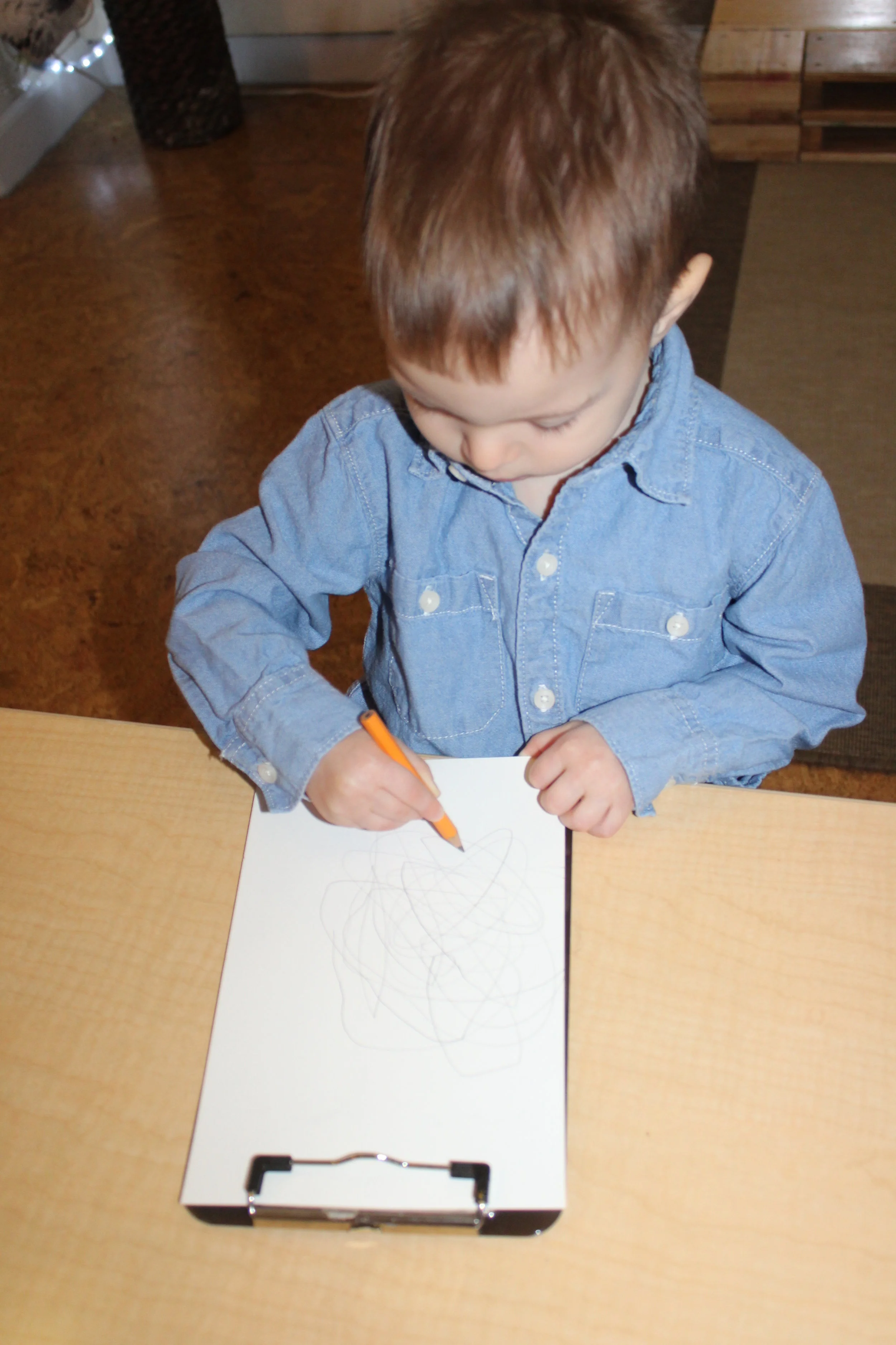  As they use different writing&nbsp;and drawing tools, they learn&nbsp;to grasp the tools differently with their fingers and hands.&nbsp; These movements&nbsp;are good exercises&nbsp;for the development&nbsp;of the pincer grasp.&nbsp;   