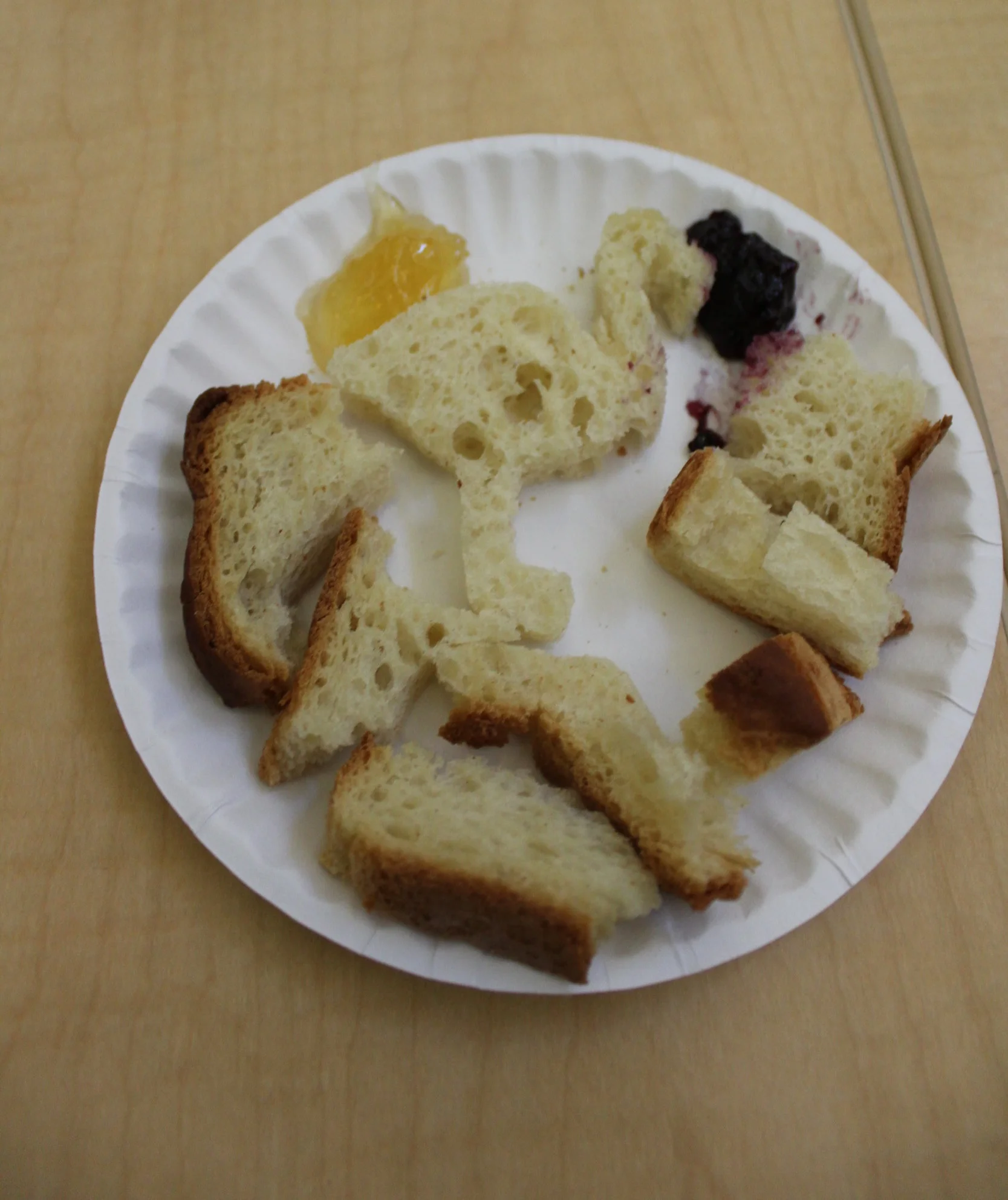  This particular dish is called, Mama bird pineapple, blueberry, and yellow feathers nest.&nbsp; The children enjoyed eating the different flavored jams and having a&nbsp; design of a bird on their bread.   