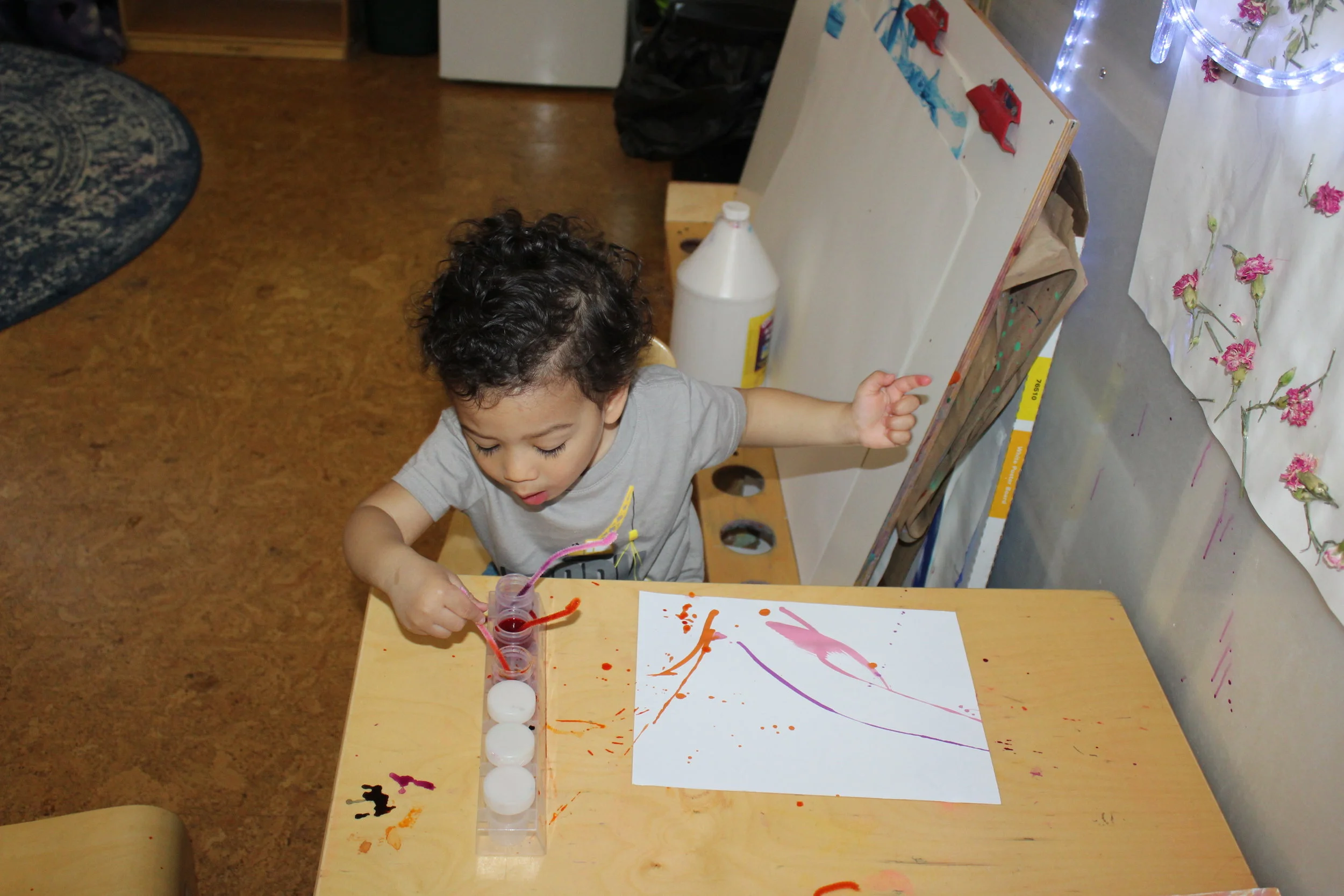  Painting with watercolor and pipe cleaners, as the painting tool. 