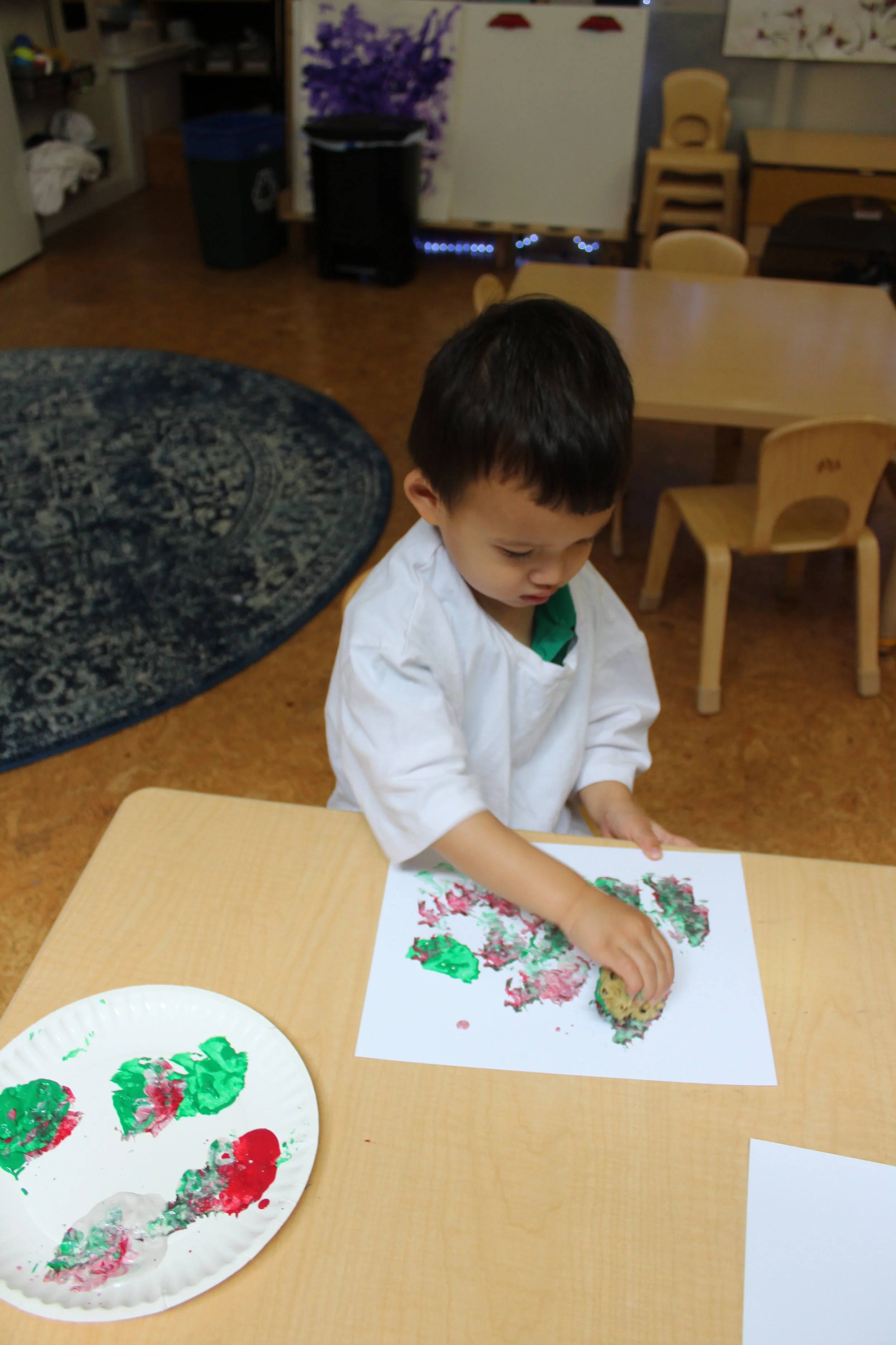  Painting with sponges! 