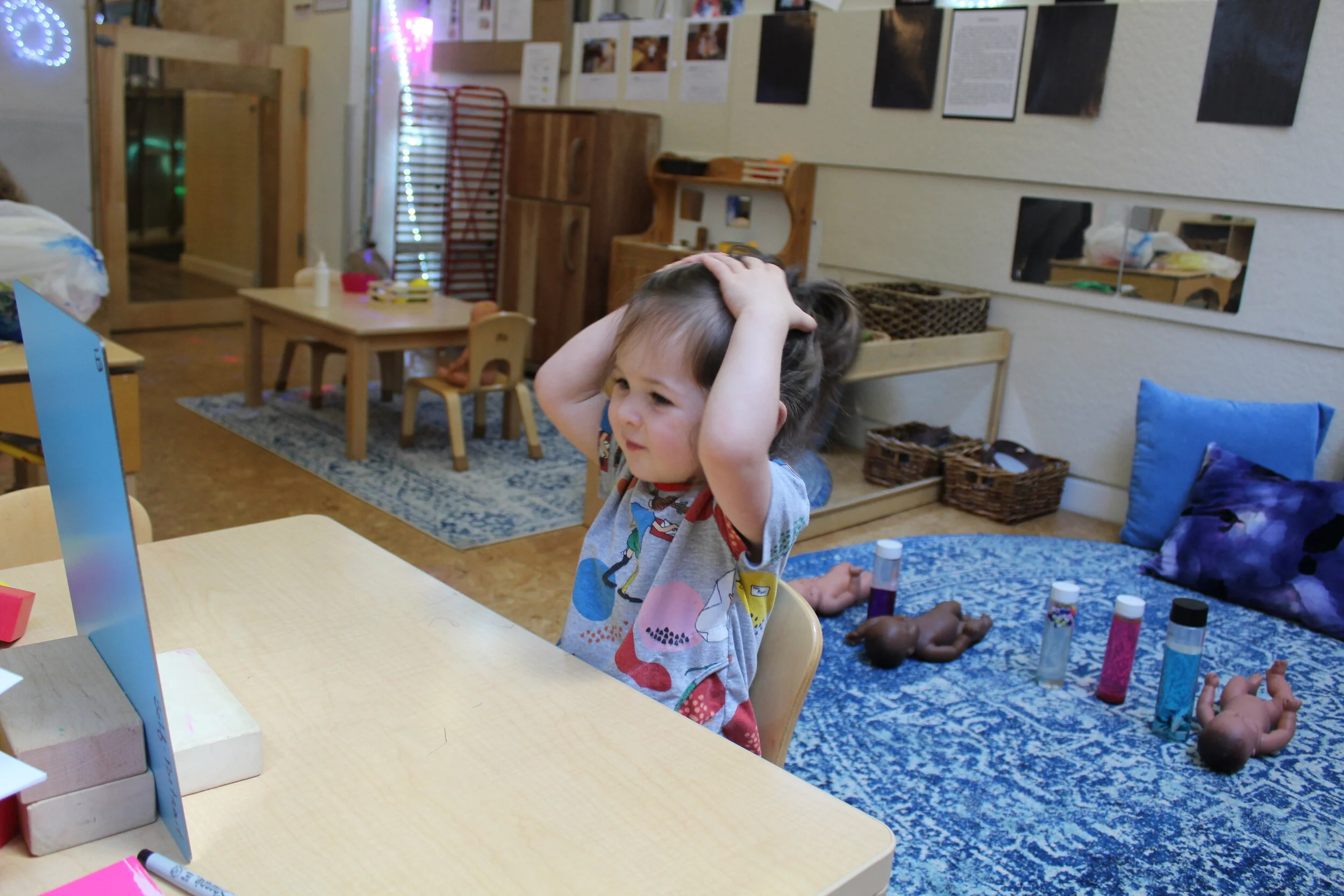  Annabelle pointed to her head, eyes, and showed her teeth. 